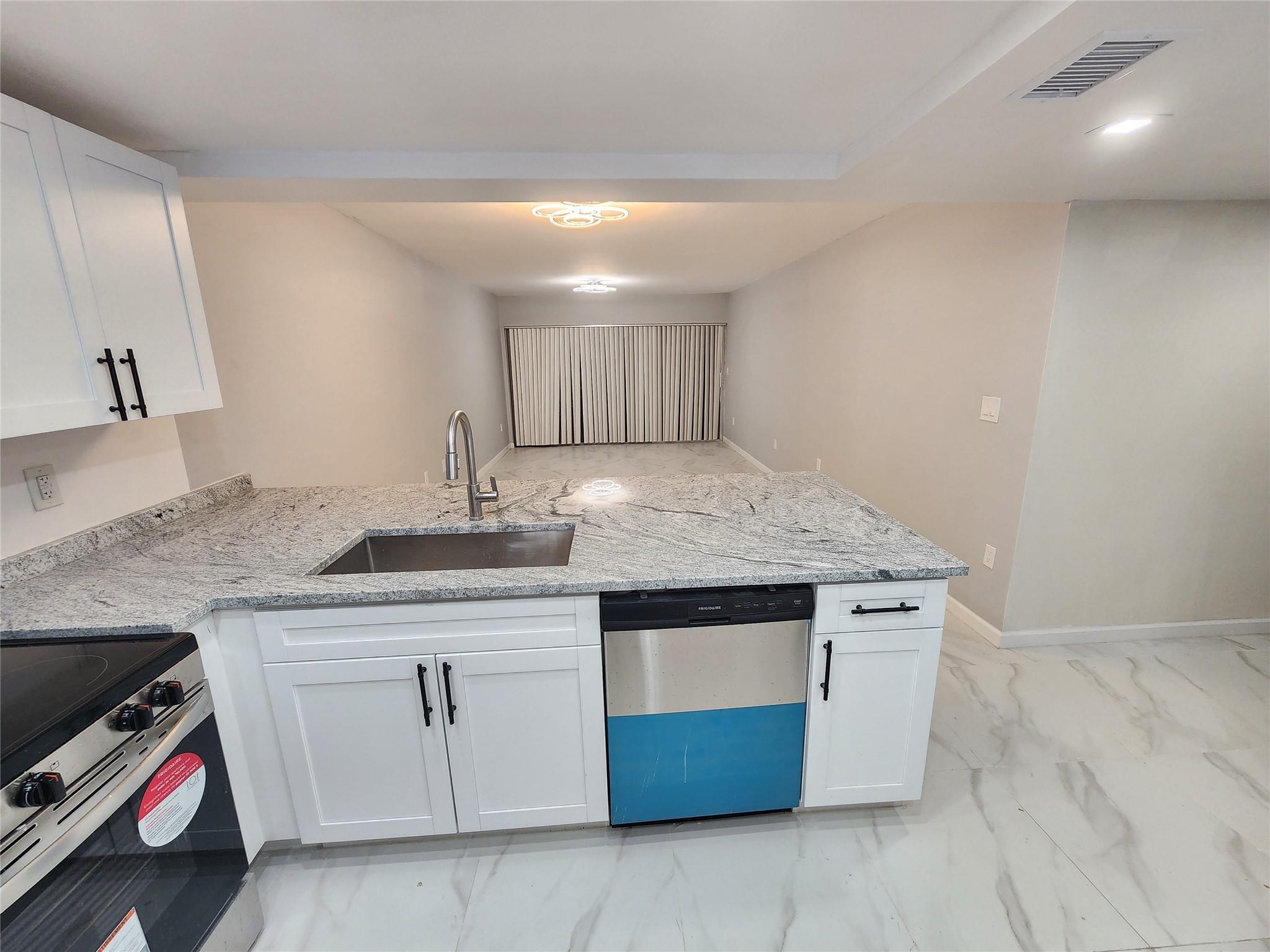 485 N Pine Is Rd #204