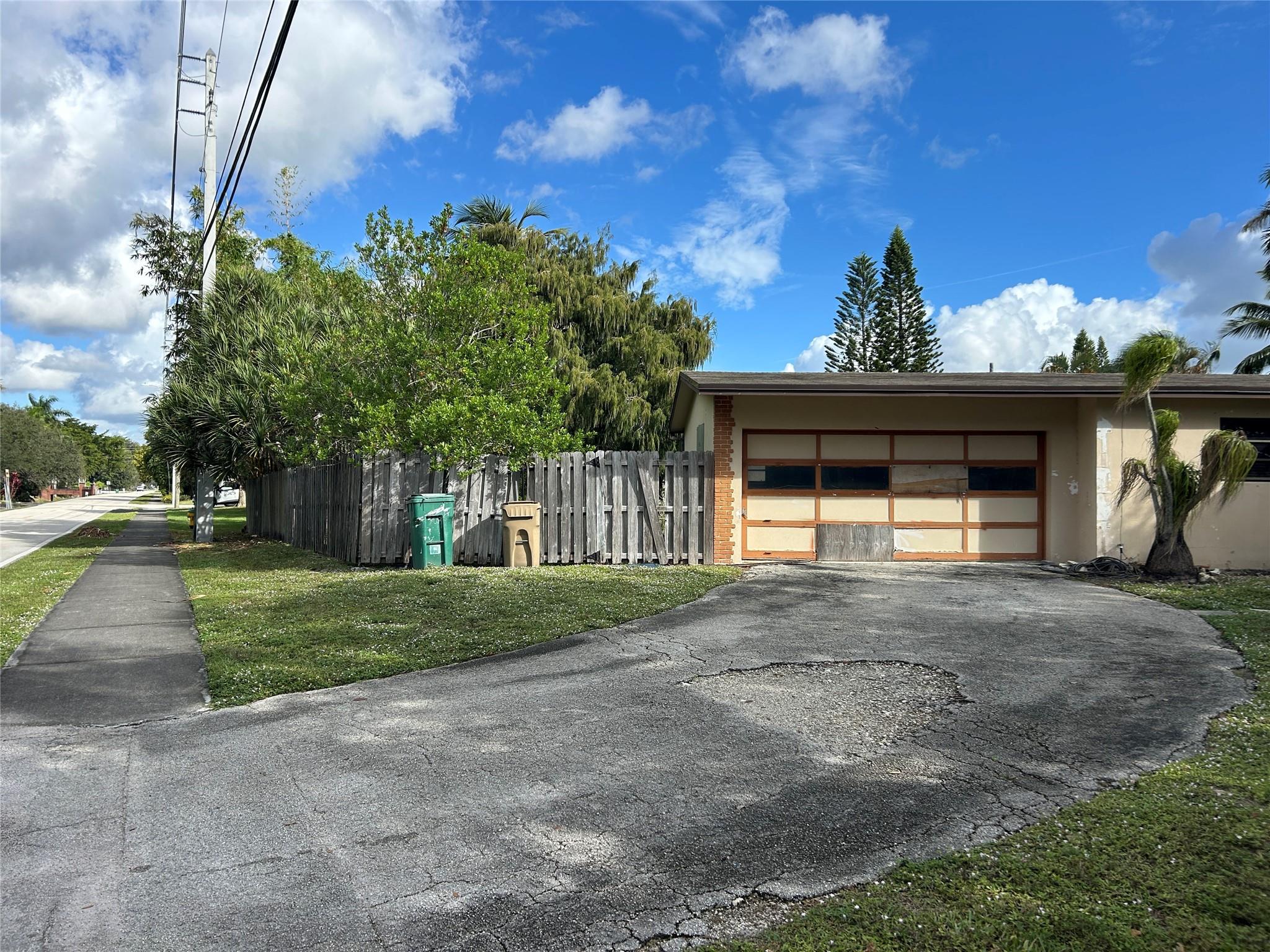 5751 SW 55th St Davie, FL 33314