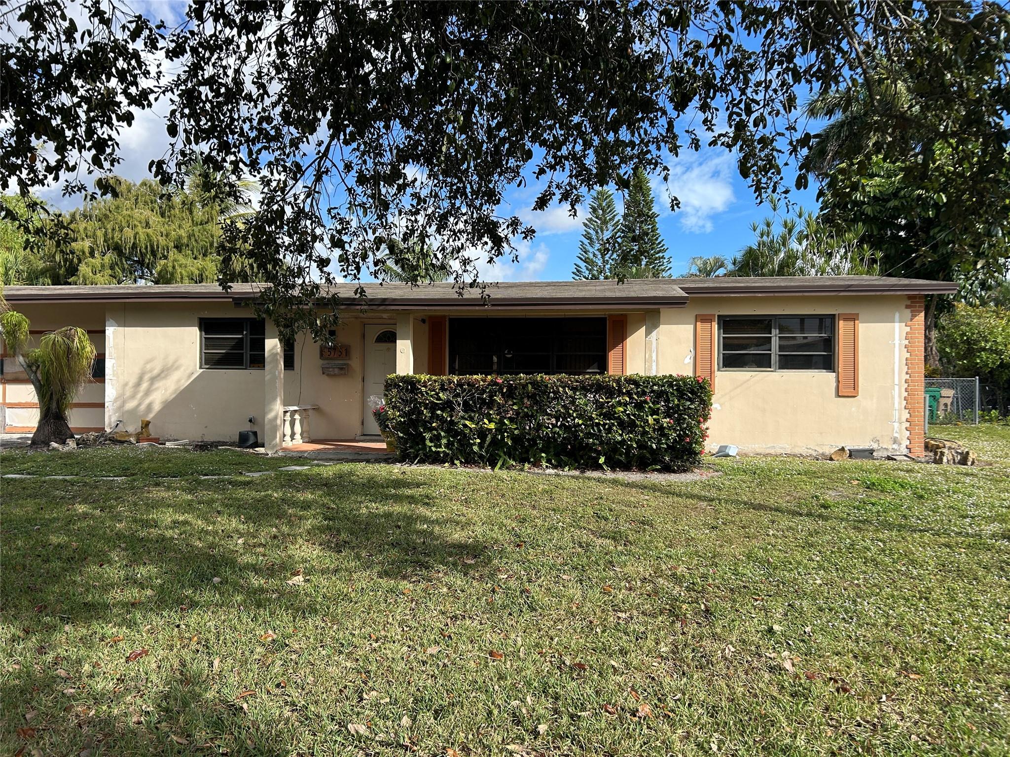 5751 SW 55th St Davie, FL 33314