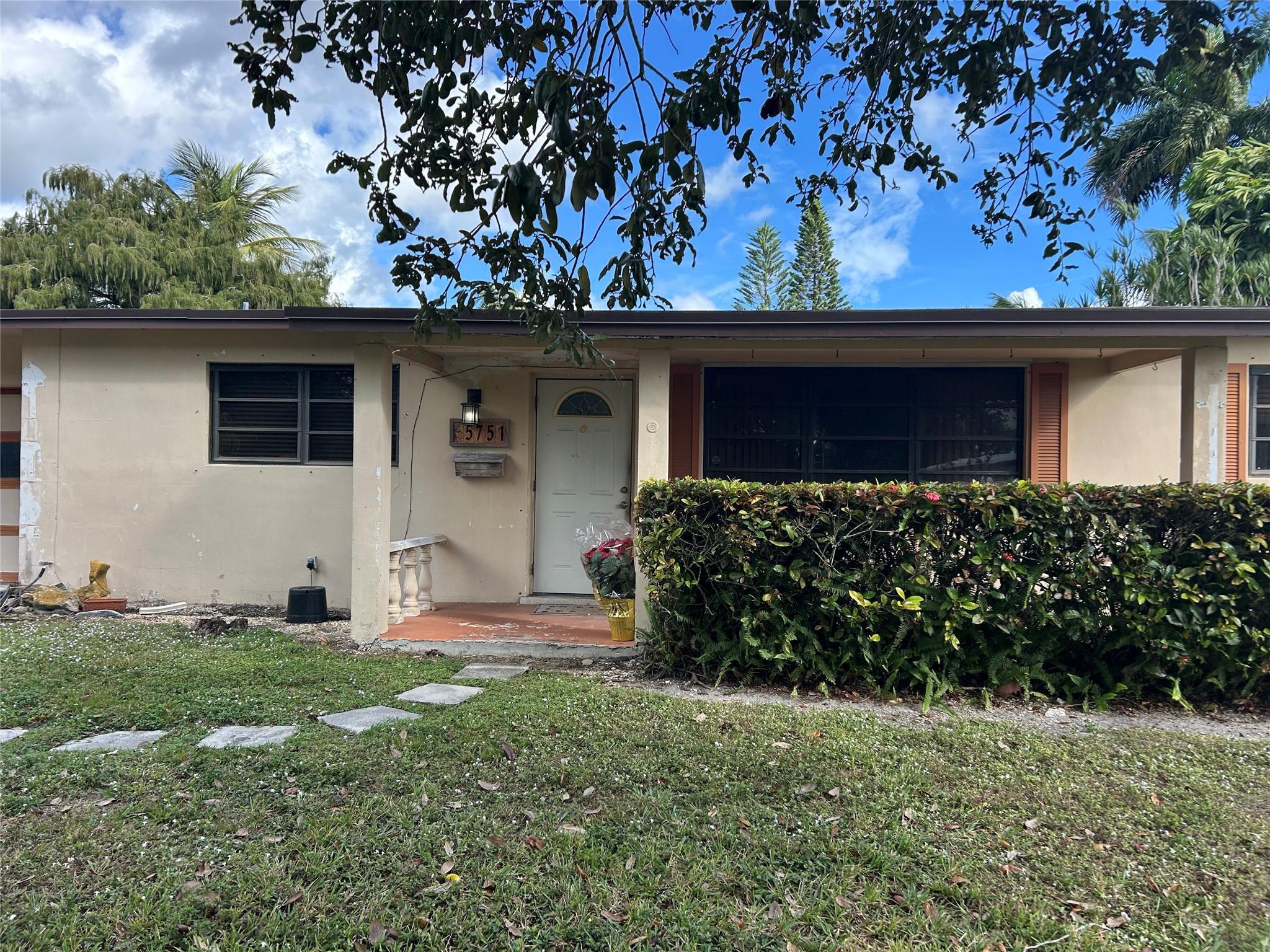 5751 SW 55th St Davie, FL 33314