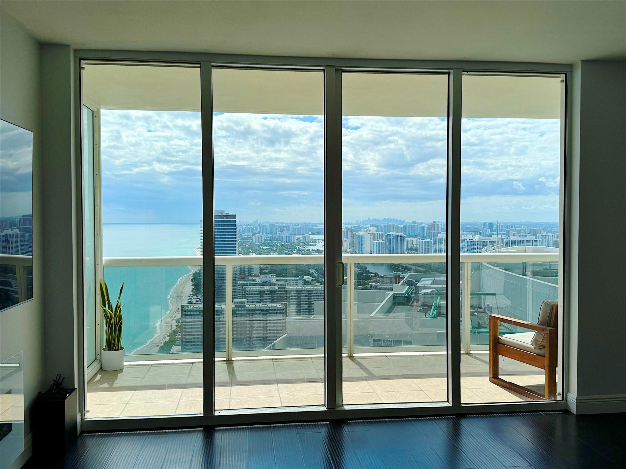 image Beach Club 222