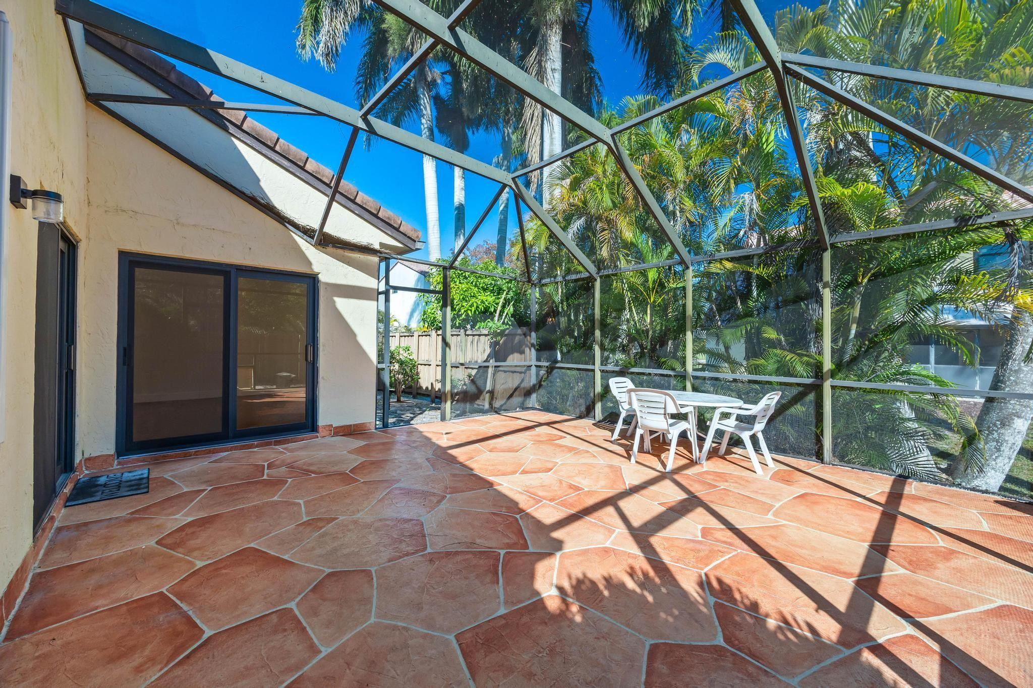 2925 Azalea Hollywood, FL 33026