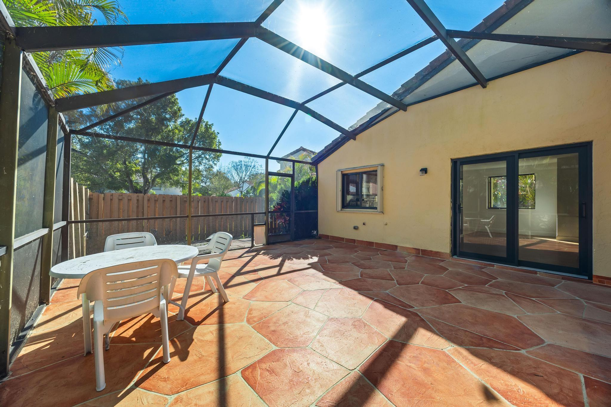 2925 Azalea Hollywood, FL 33026