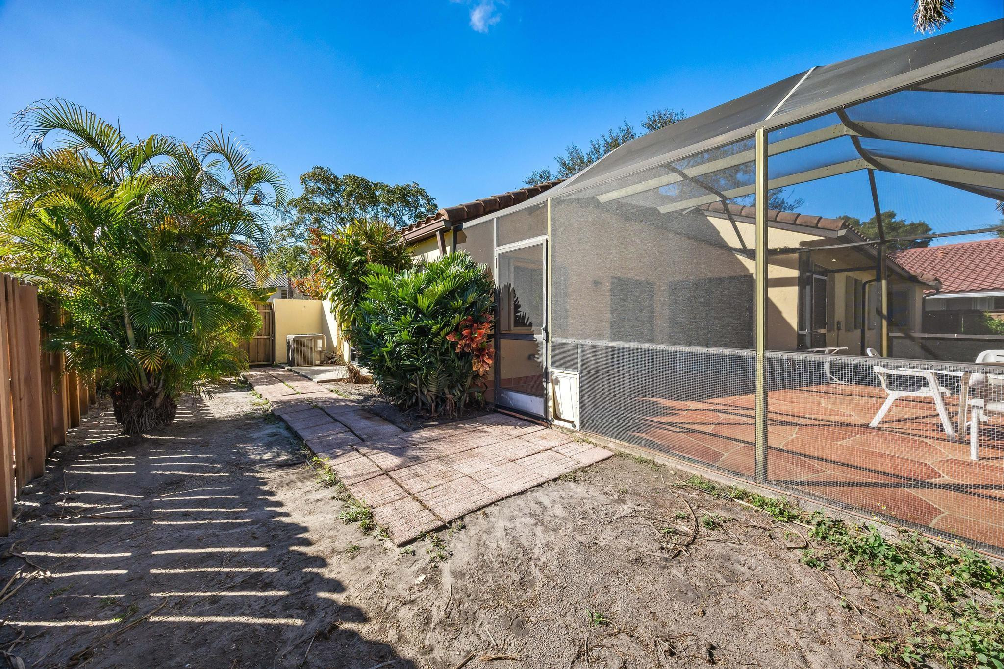 2925 Azalea Hollywood, FL 33026