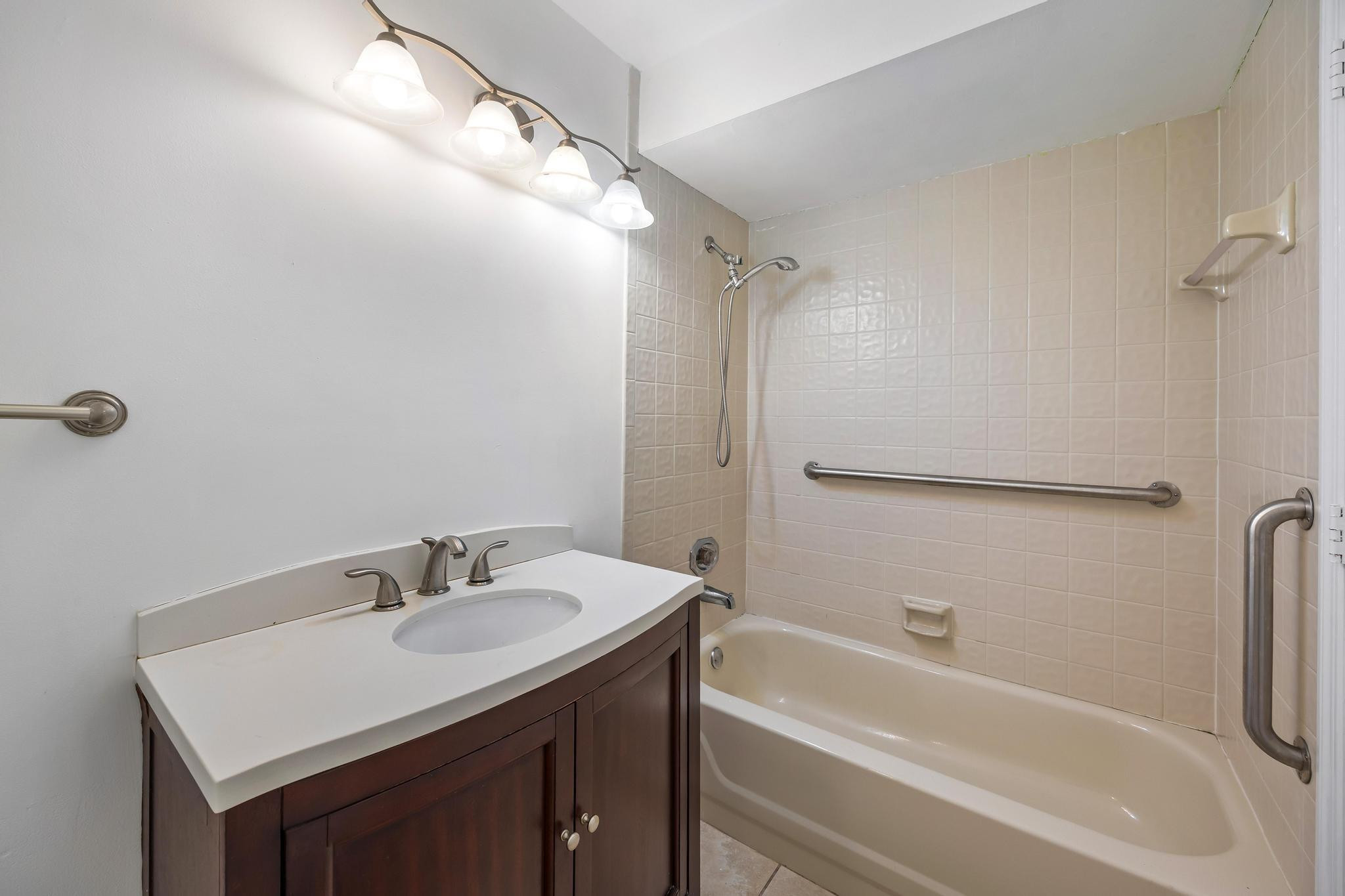 2925 Azalea Hollywood, FL 33026