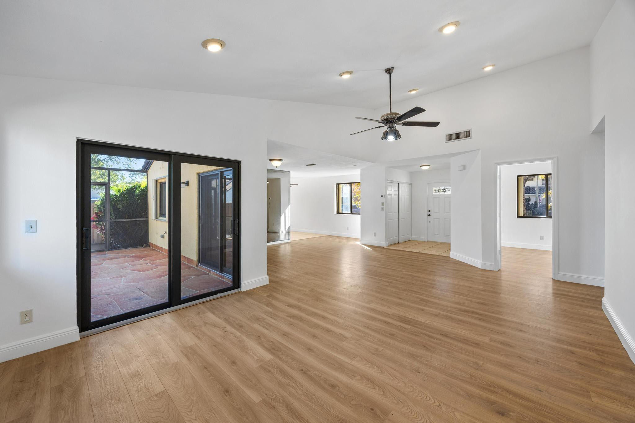 2925 Azalea Hollywood, FL 33026