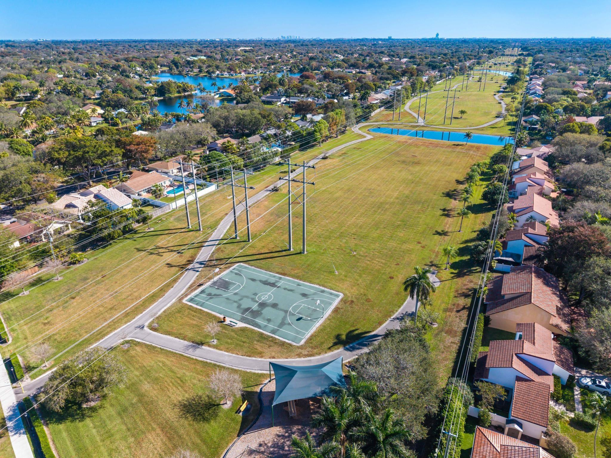 2925 Azalea Hollywood, FL 33026