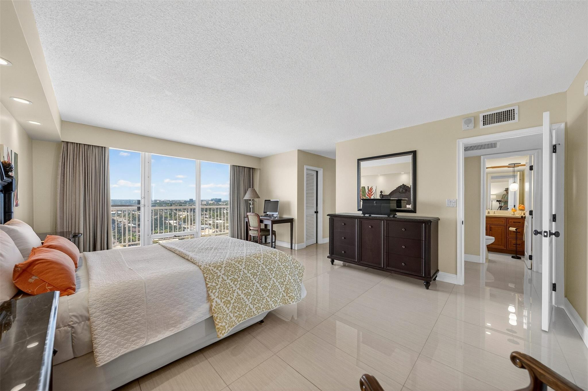4300 N Ocean #14E Fort Lauderdale, FL 33308