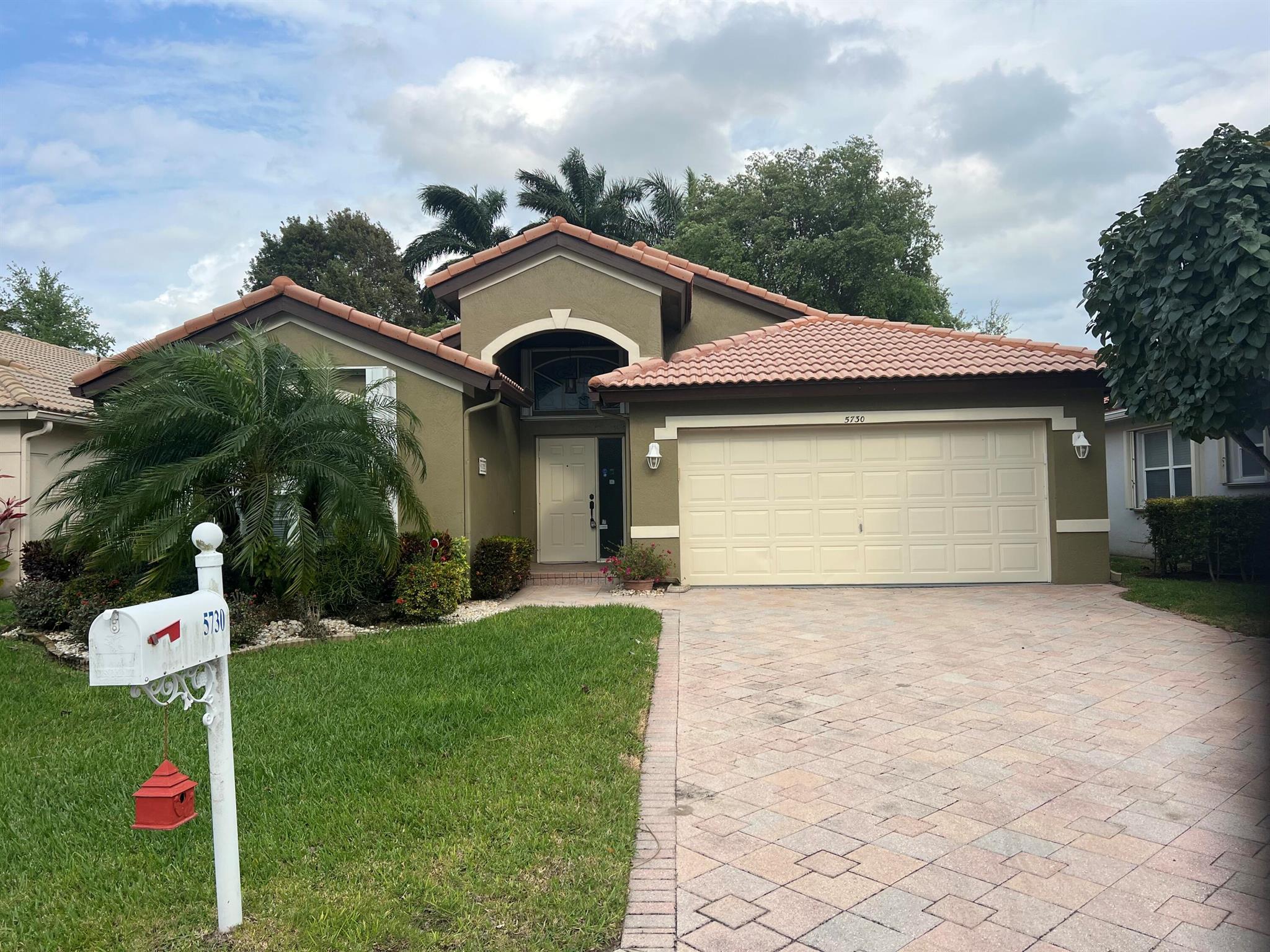 5730 Royal Clb Dr
