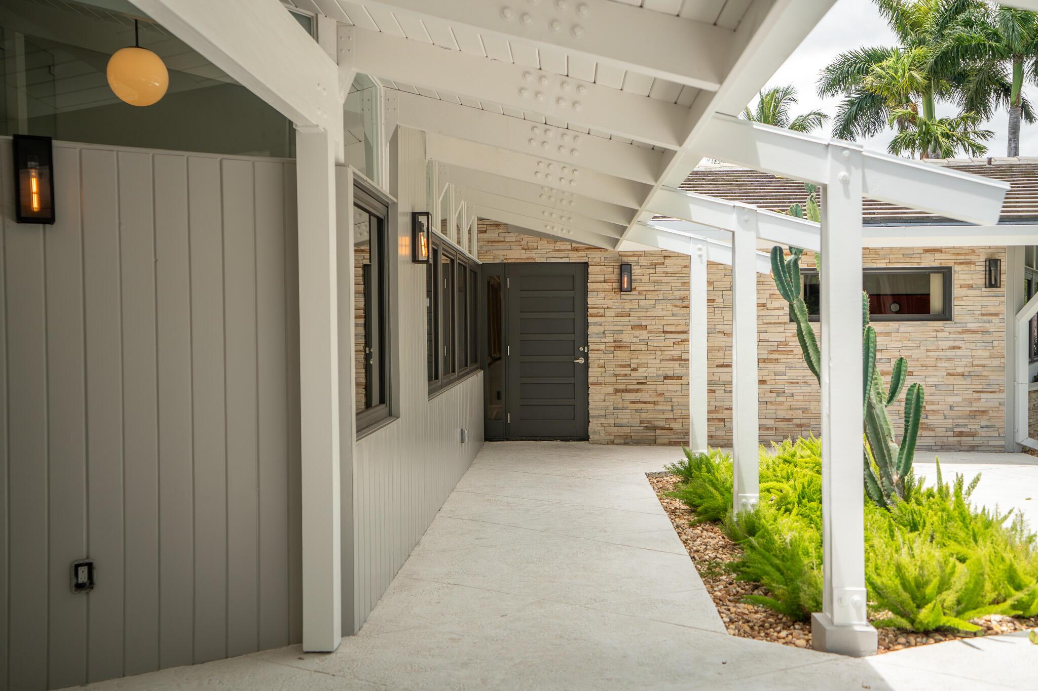 1425 Middle Riv Dr Fort Lauderdale, FL 33304