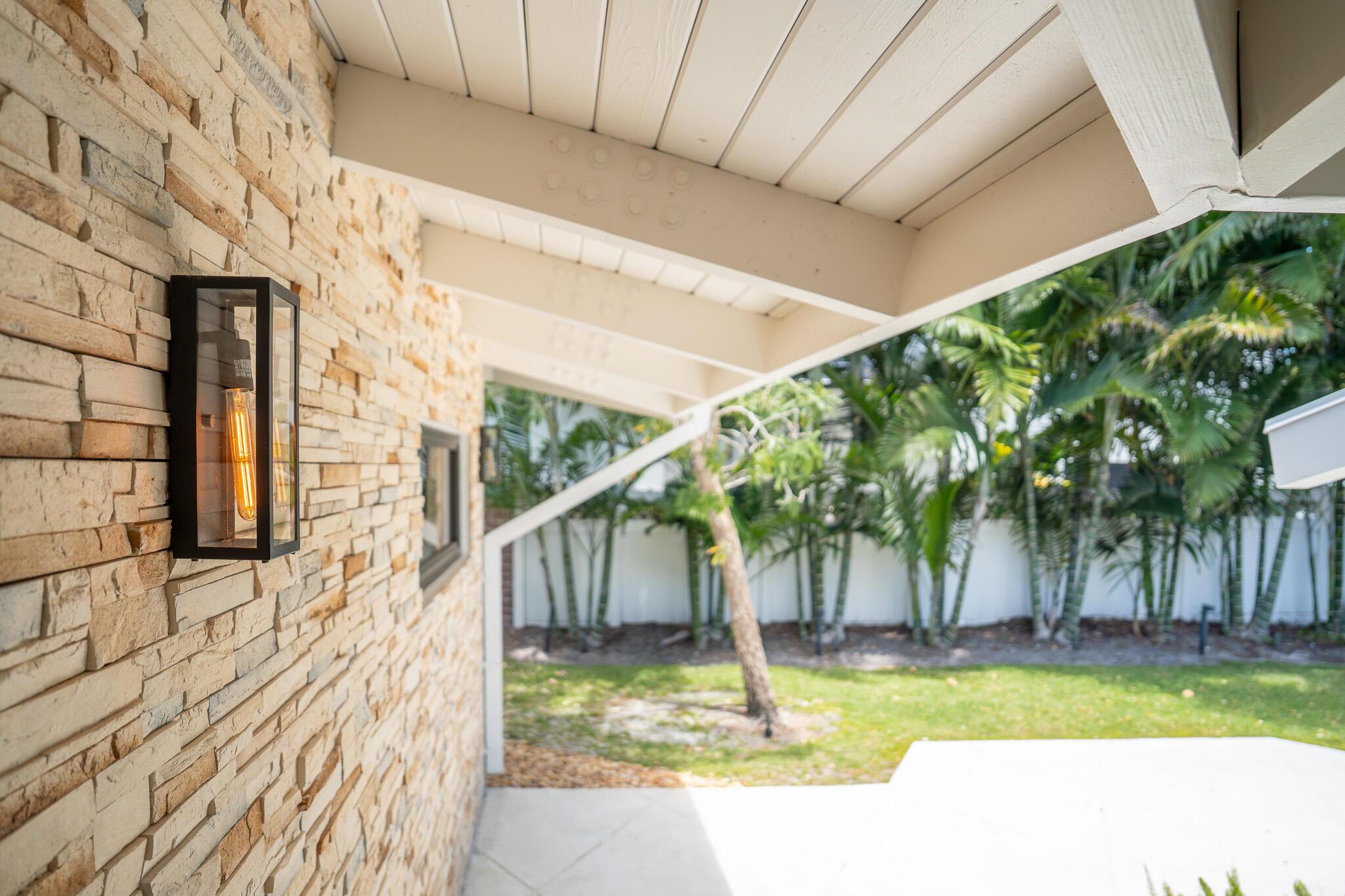 1425 Middle Riv Dr Fort Lauderdale, FL 33304