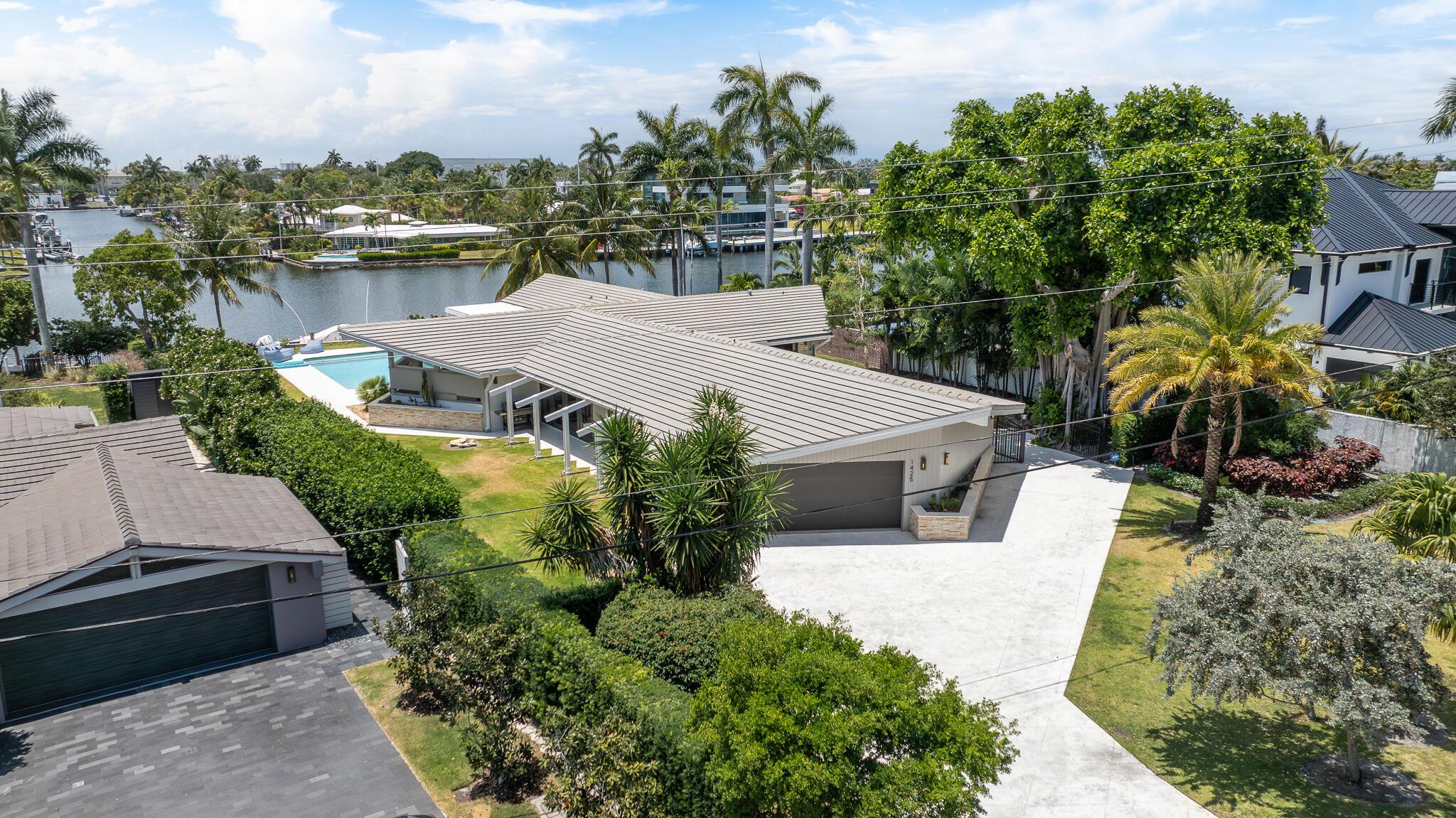 1425 Middle Riv Dr Fort Lauderdale, FL 33304