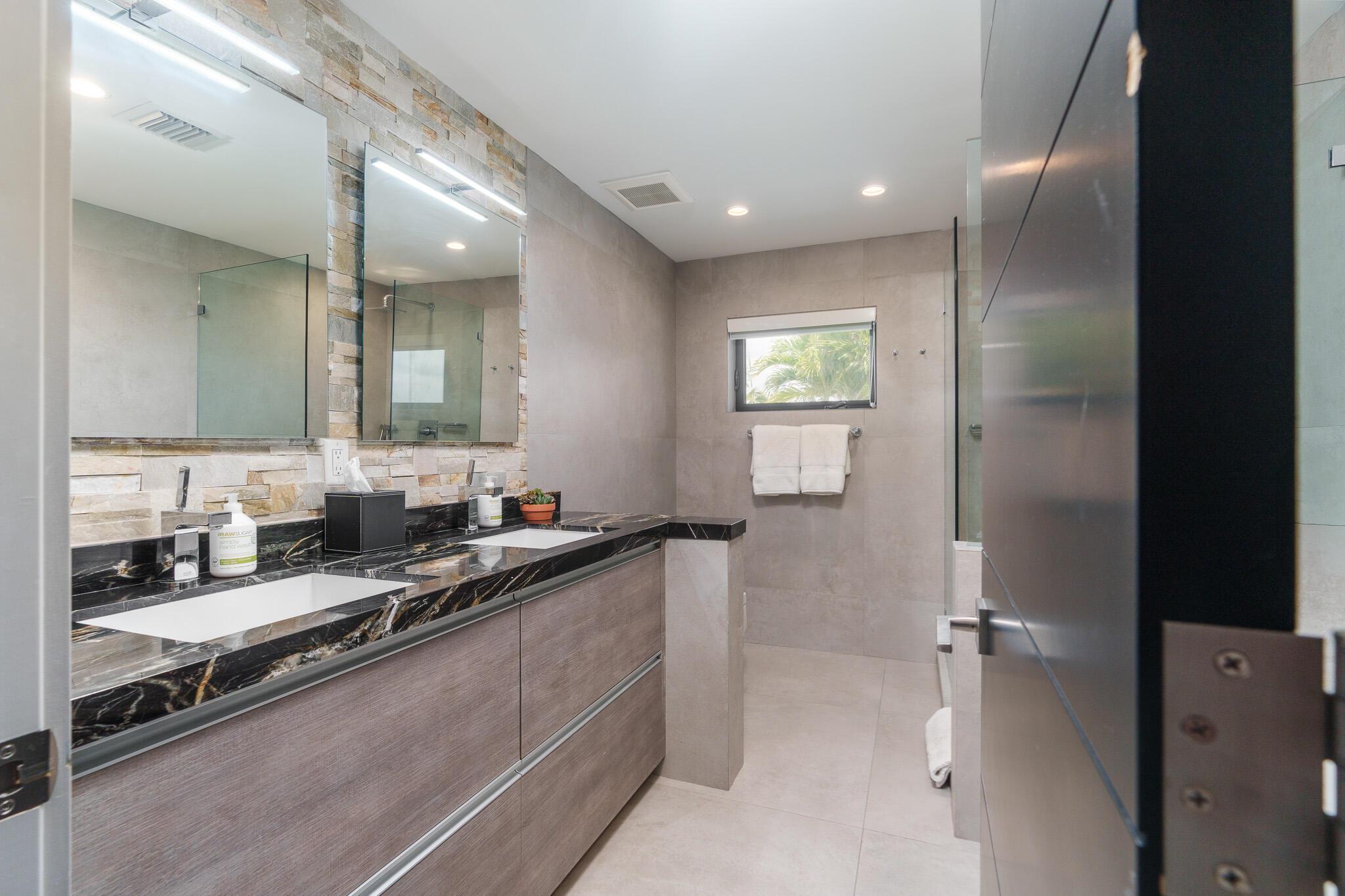 1425 Middle Riv Dr Fort Lauderdale, FL 33304