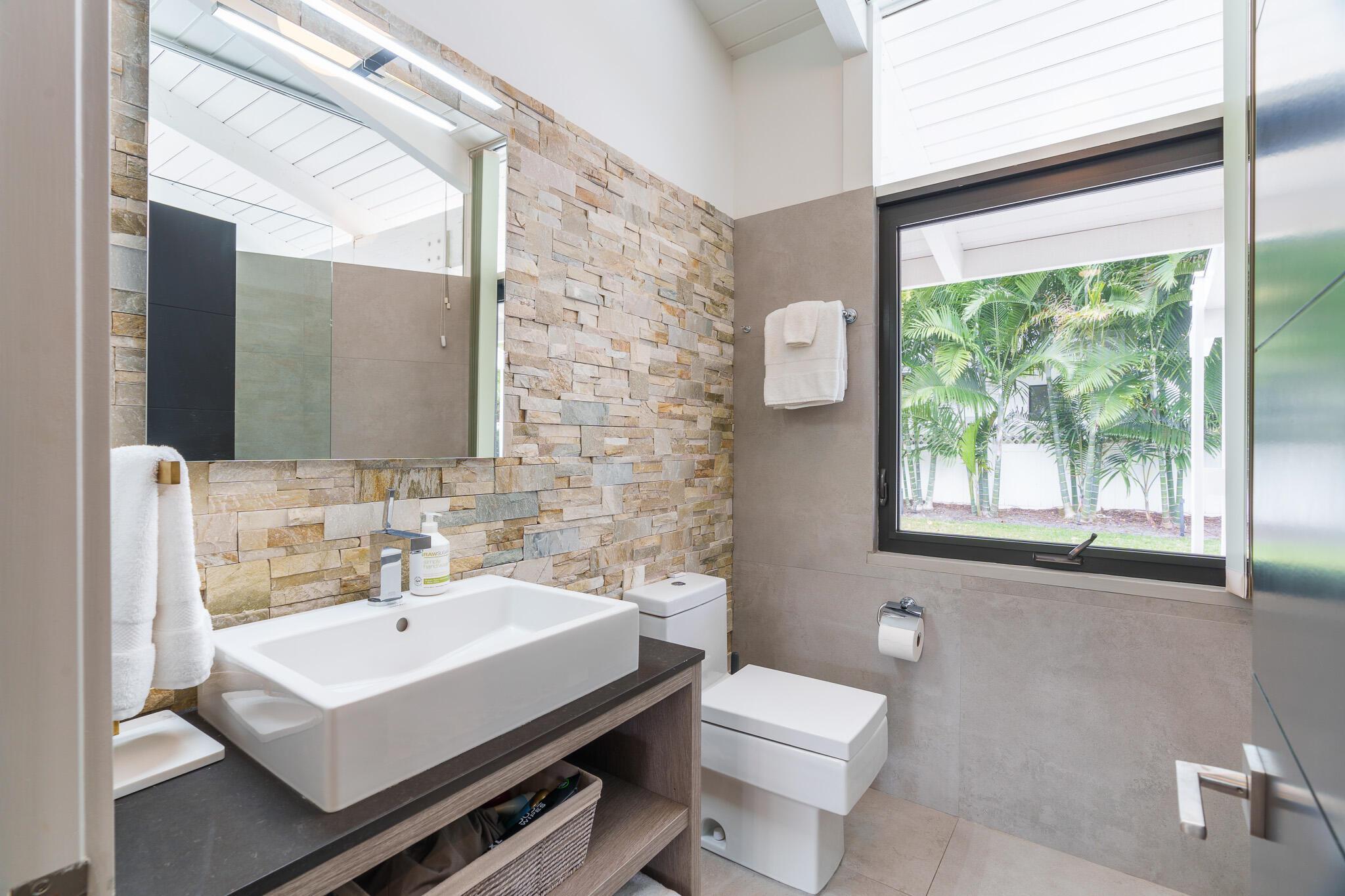 1425 Middle Riv Dr Fort Lauderdale, FL 33304