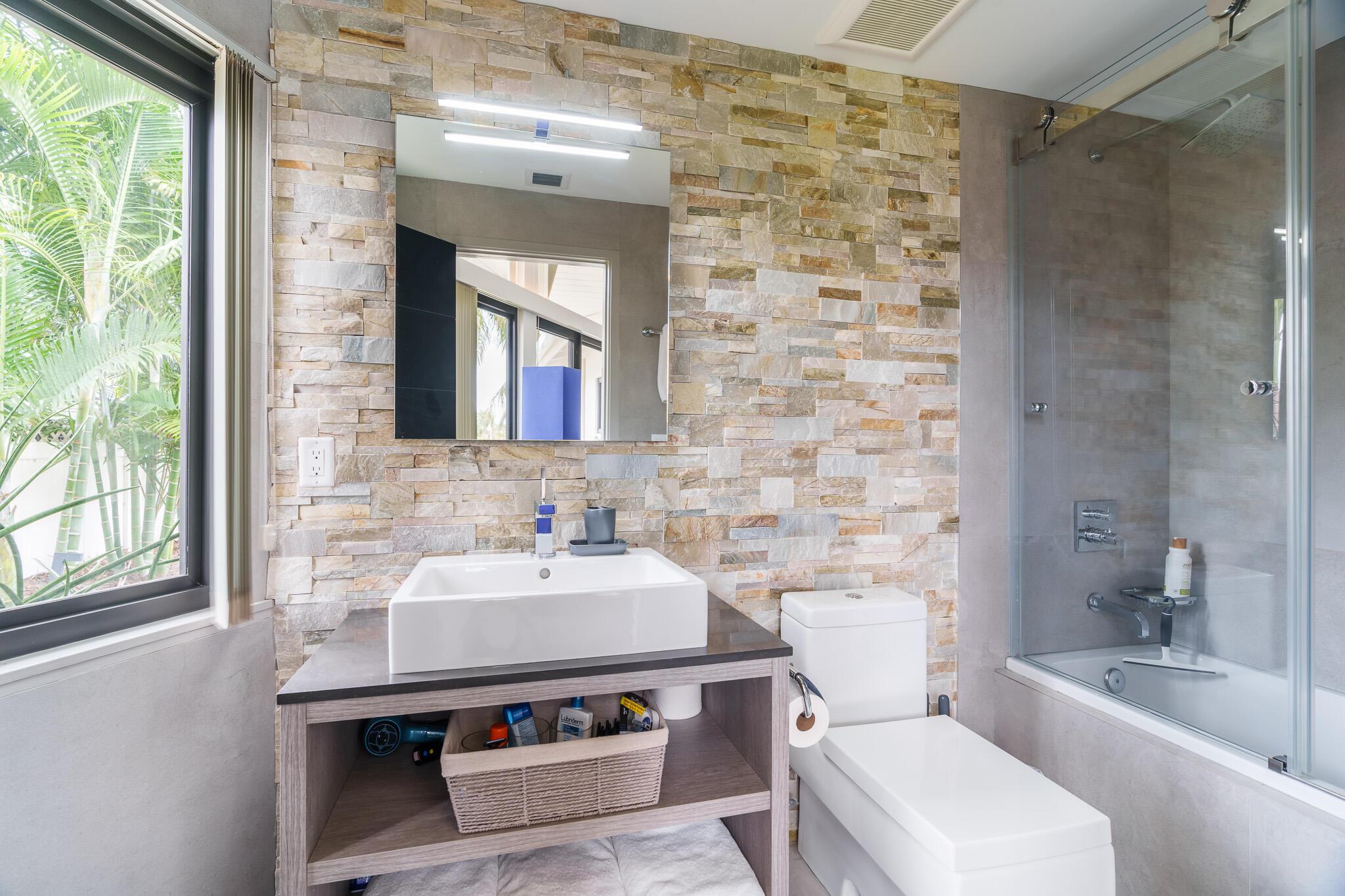 1425 Middle Riv Dr Fort Lauderdale, FL 33304