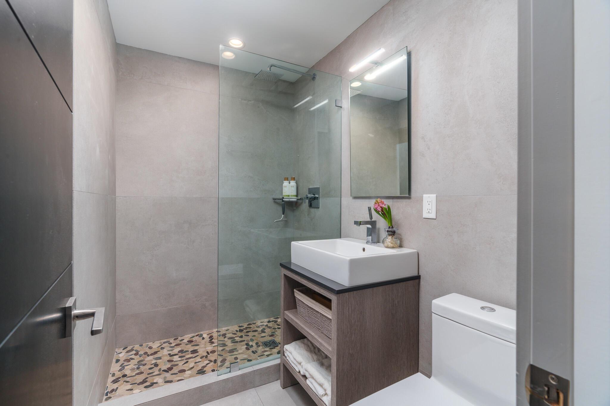 1425 Middle Riv Dr Fort Lauderdale, FL 33304