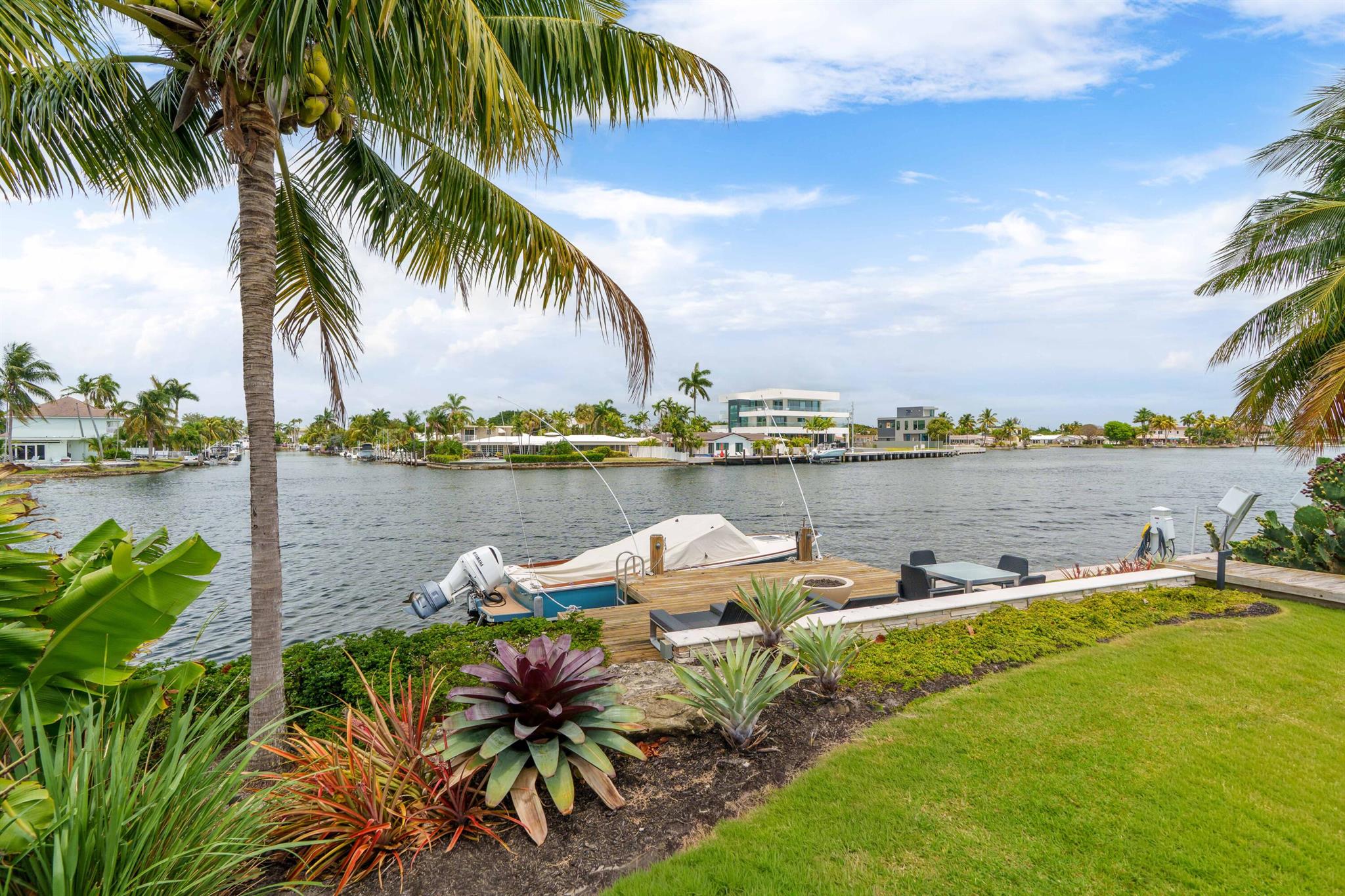 1425 Middle Riv Dr Fort Lauderdale, FL 33304