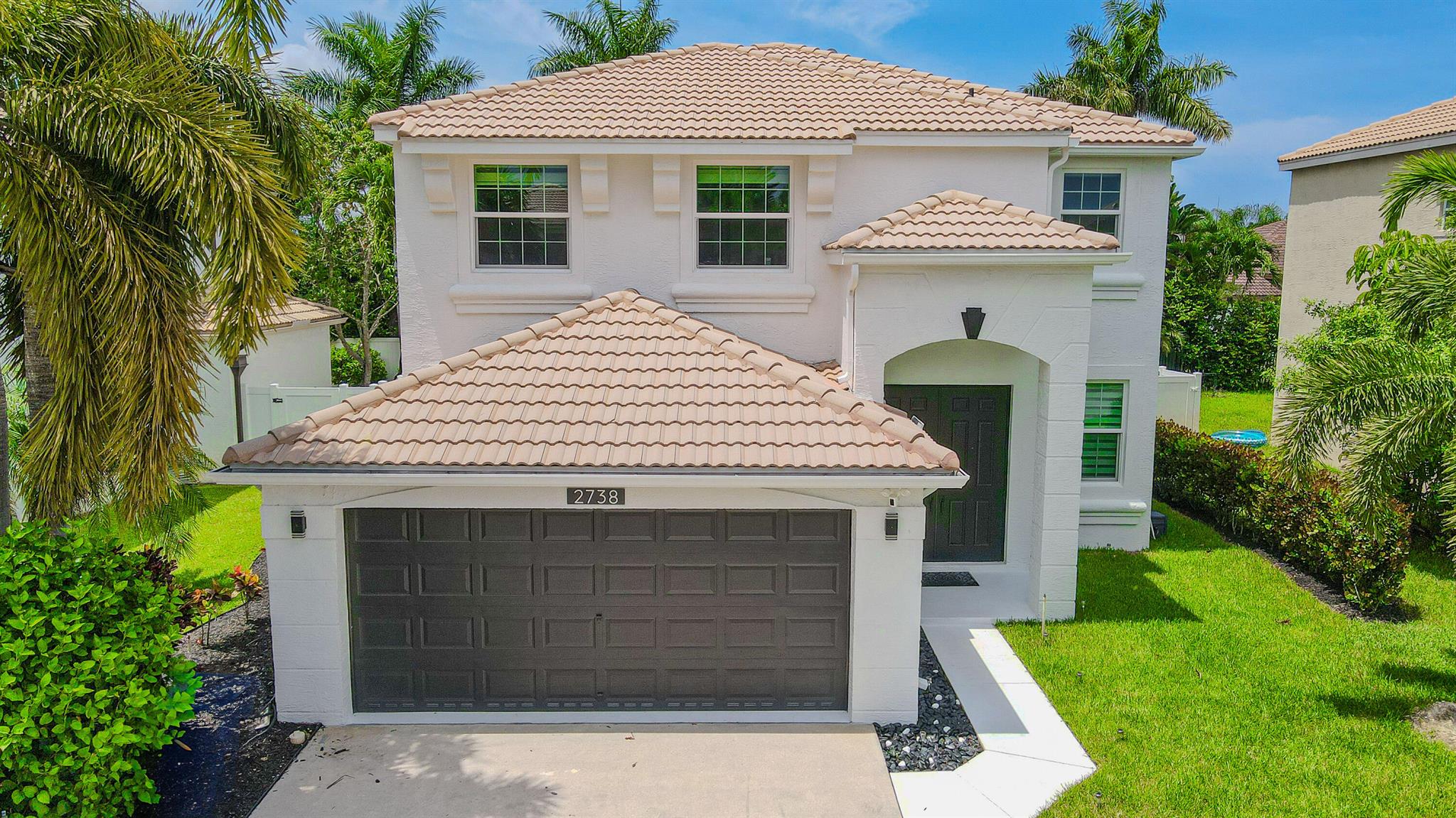 2738 Misty Oaks Cir Royal Cir