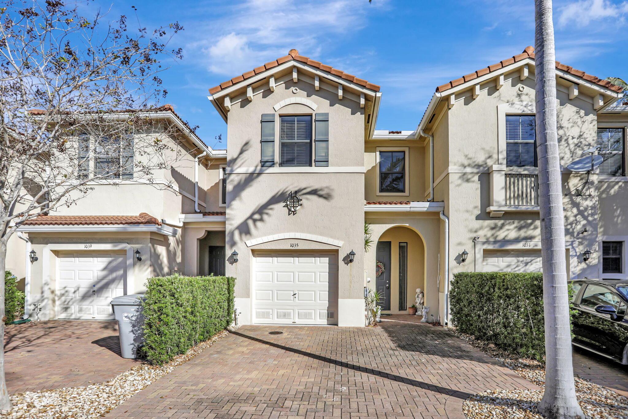 1035 NW 33rd Manor