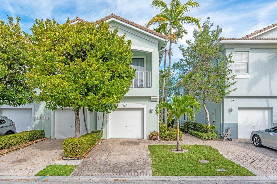 3156 Laurel Rdg Cir
