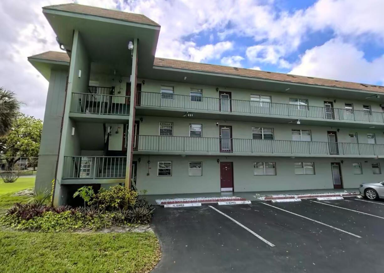 611 S State Rd 7th #1b