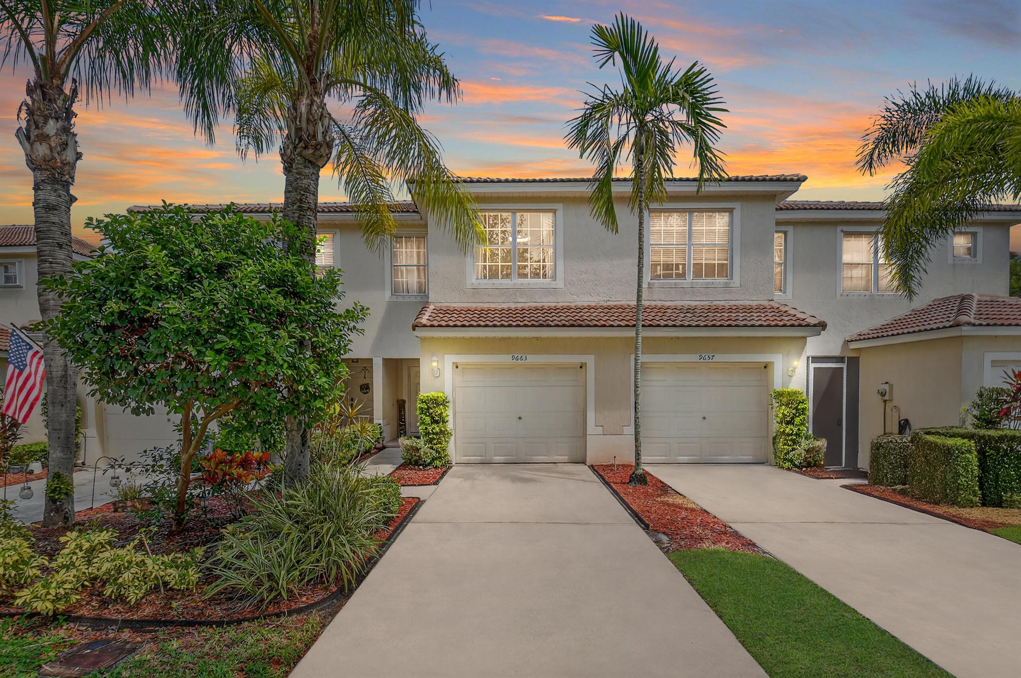 9663 Lago Dr