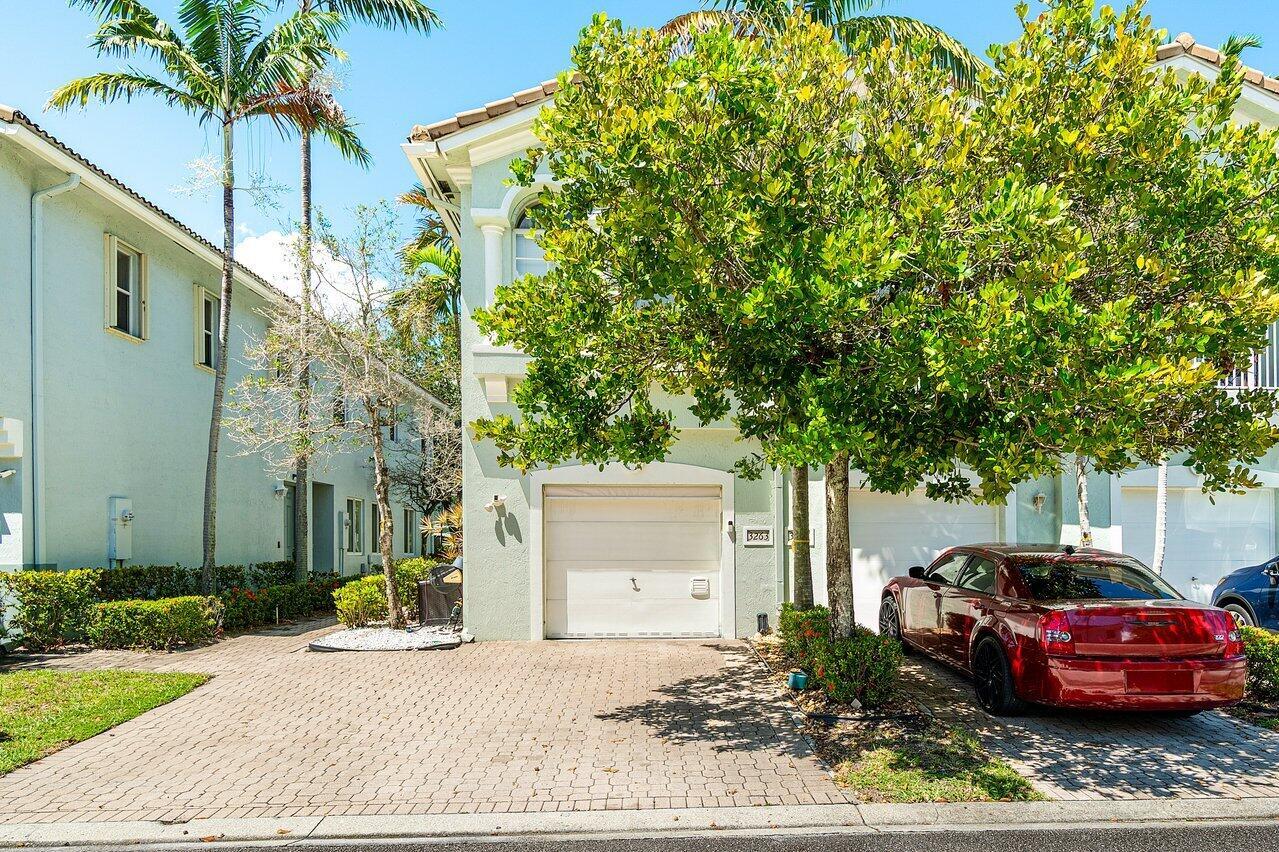 3263 Laurel Rdg Cir