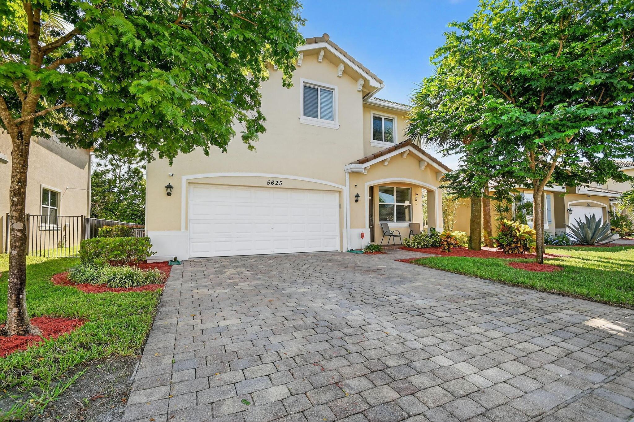 5625 Caranday Palm Dr