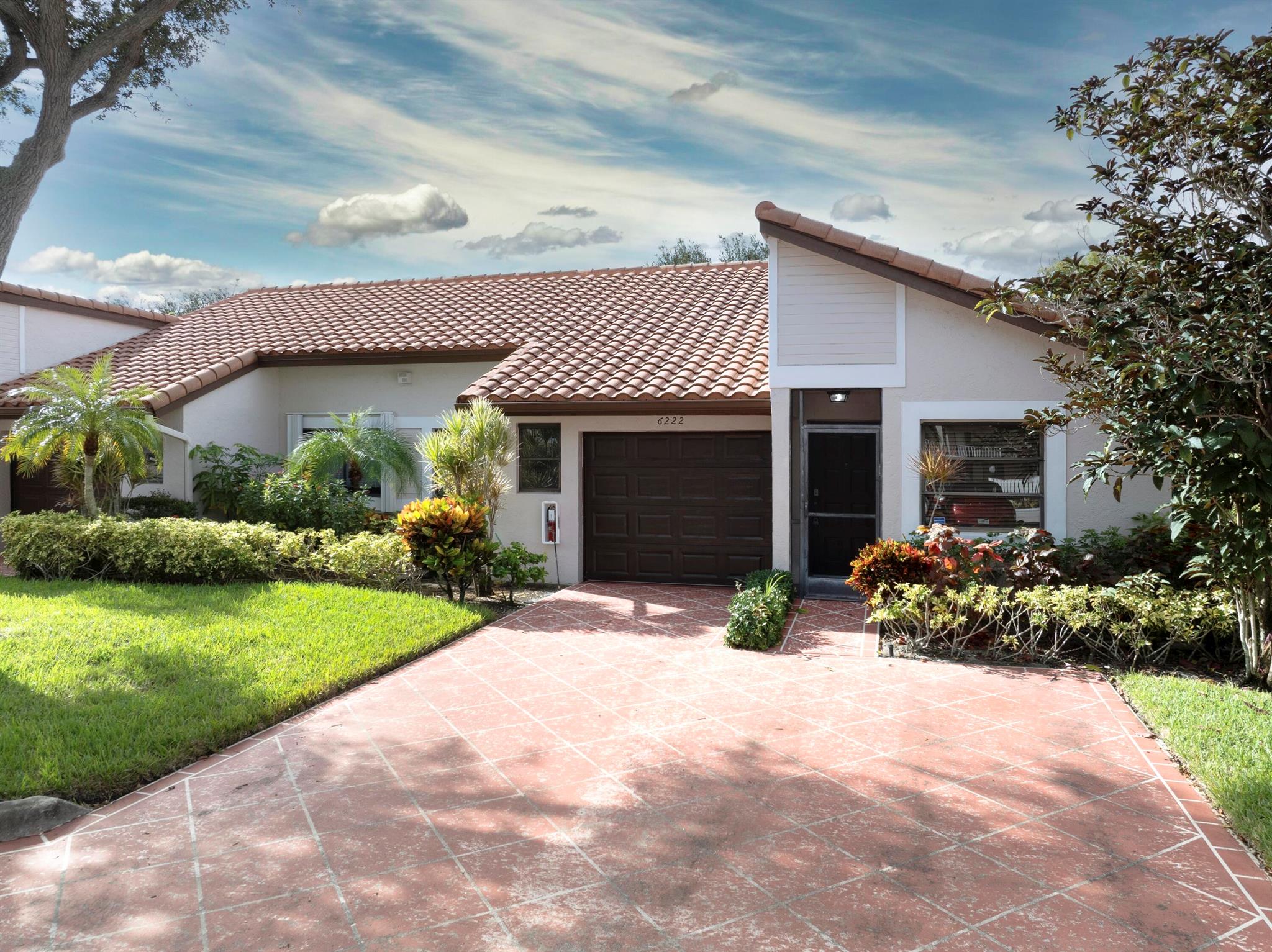 6222 Pointe Regal Cir