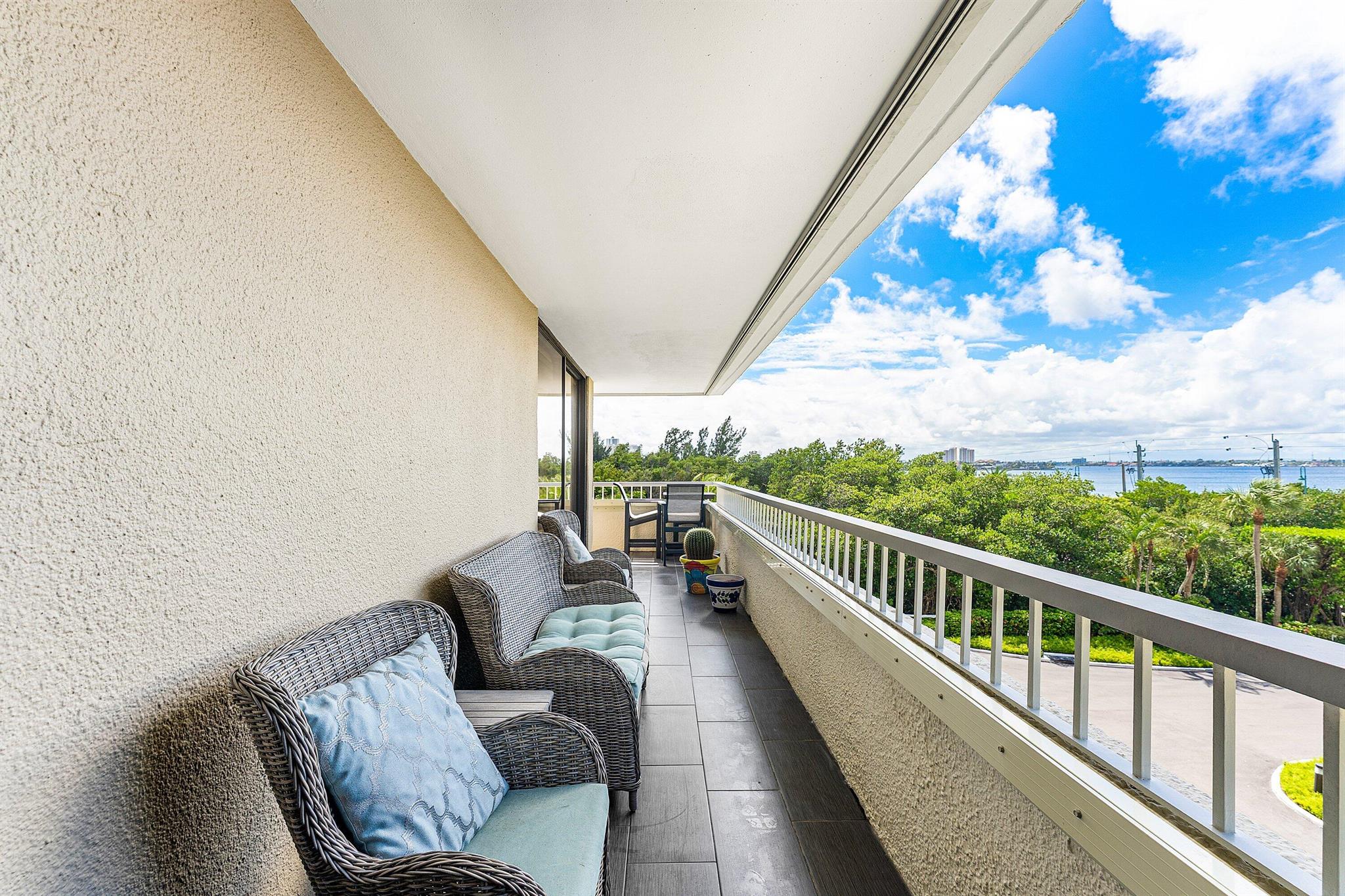 5280 N Ocean Dr Dr #1e Riviera Beach, FL 33404