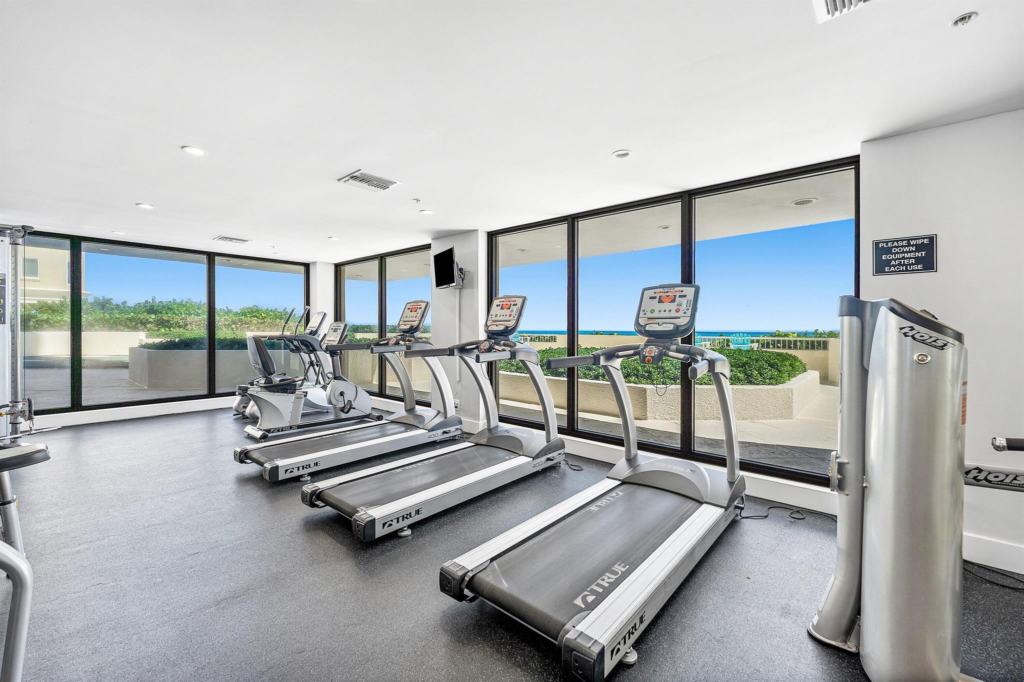 5280 N Ocean Dr Dr #1e Riviera Beach, FL 33404