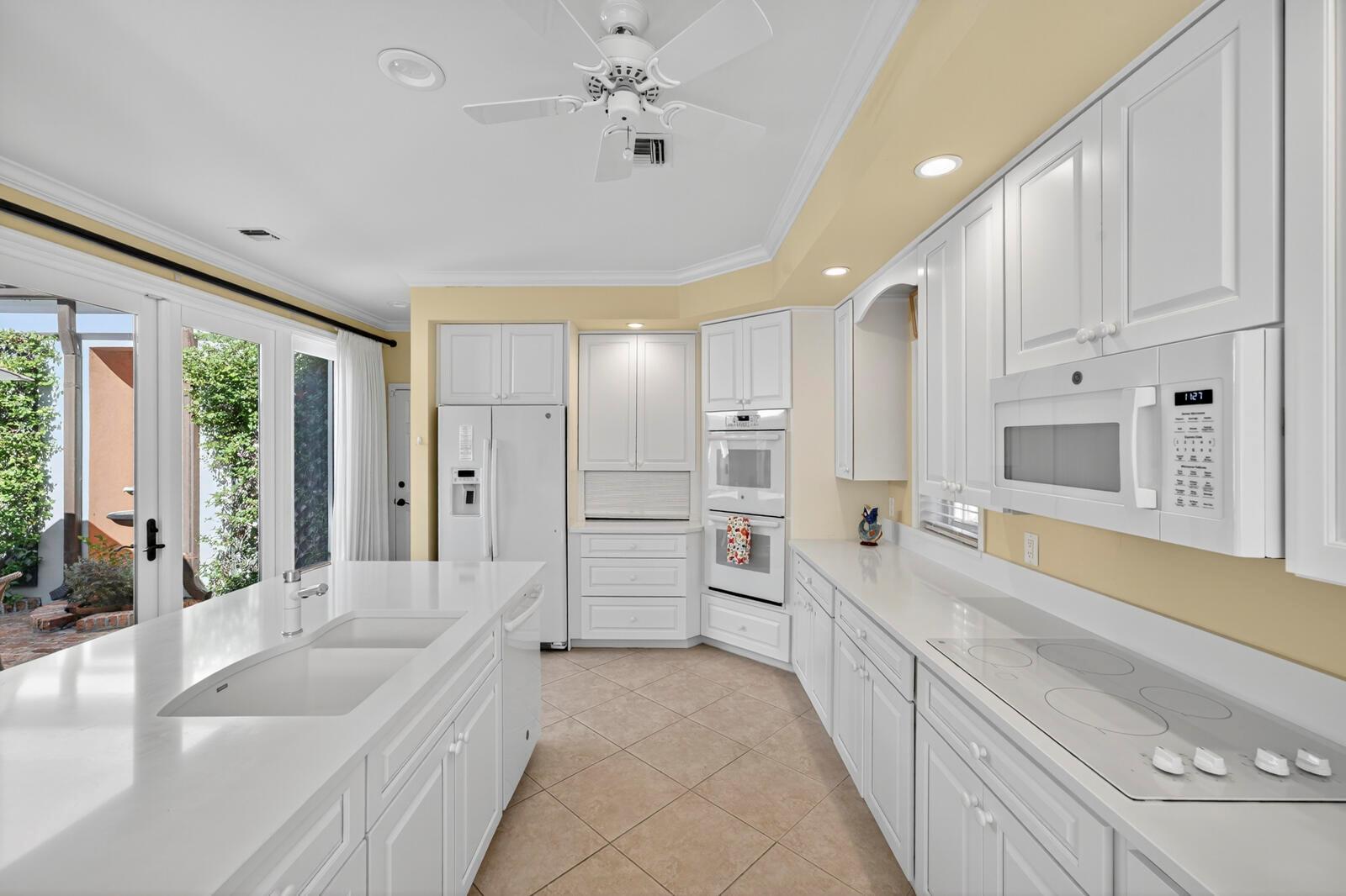 625 Riomar Dr Vero Beach, FL 32963