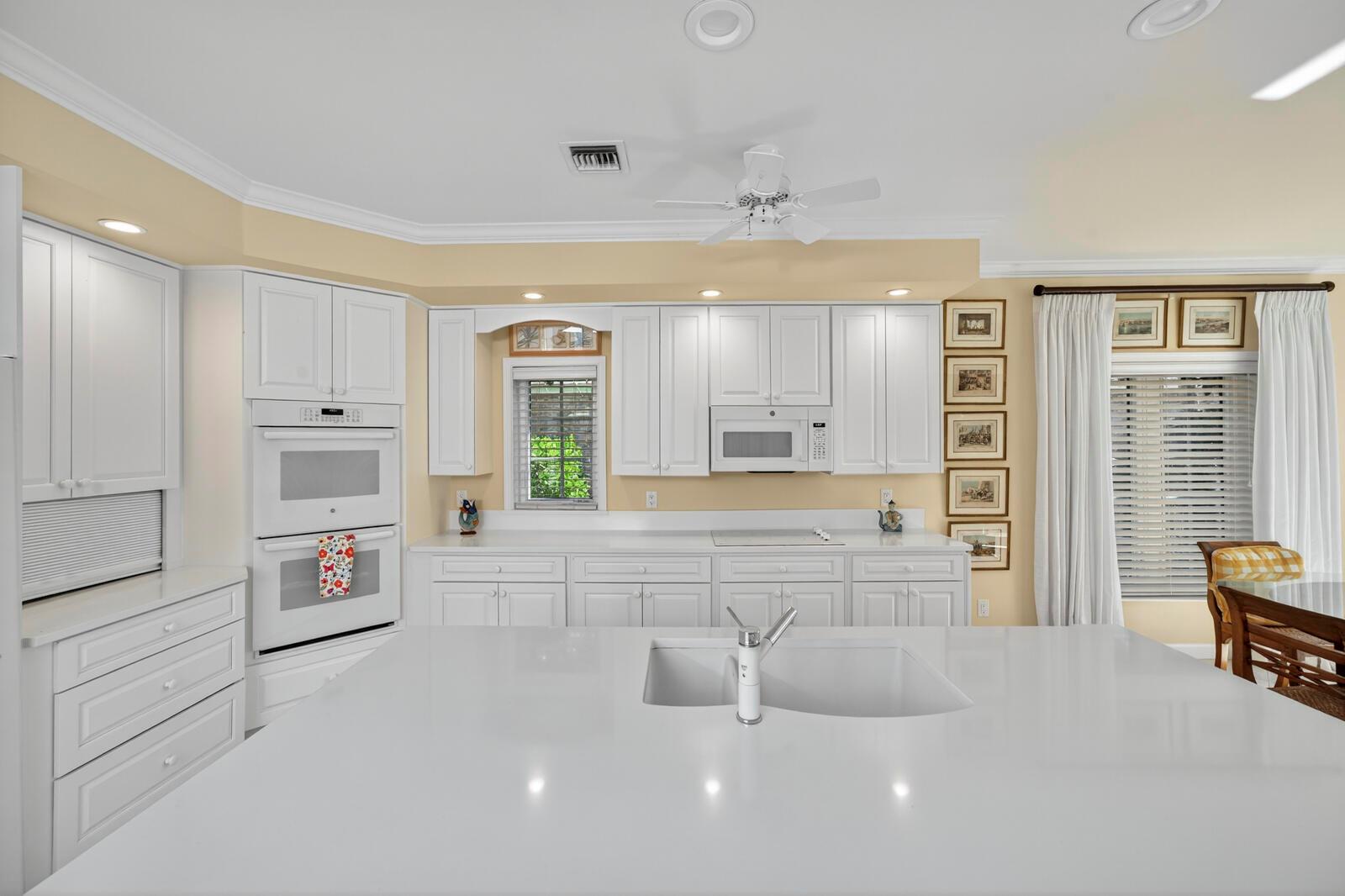 625 Riomar Dr Vero Beach, FL 32963