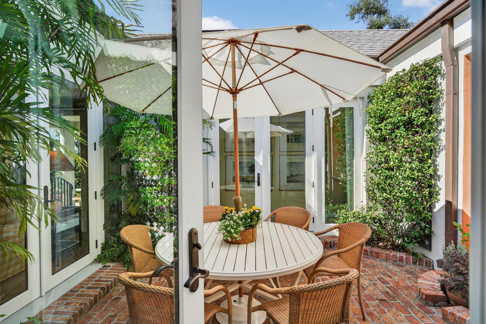 625 Riomar Dr Vero Beach, FL 32963