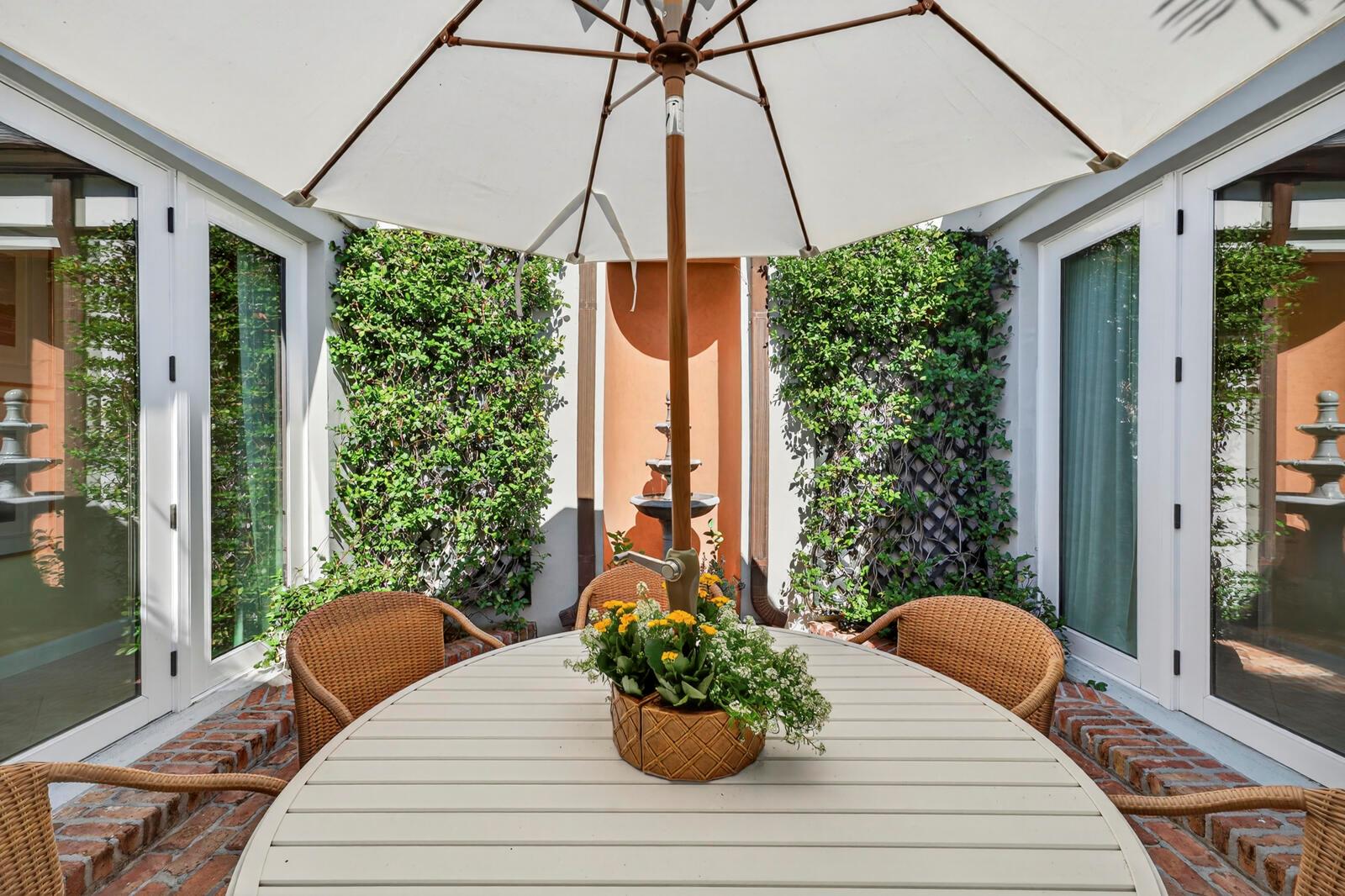 625 Riomar Dr Vero Beach, FL 32963