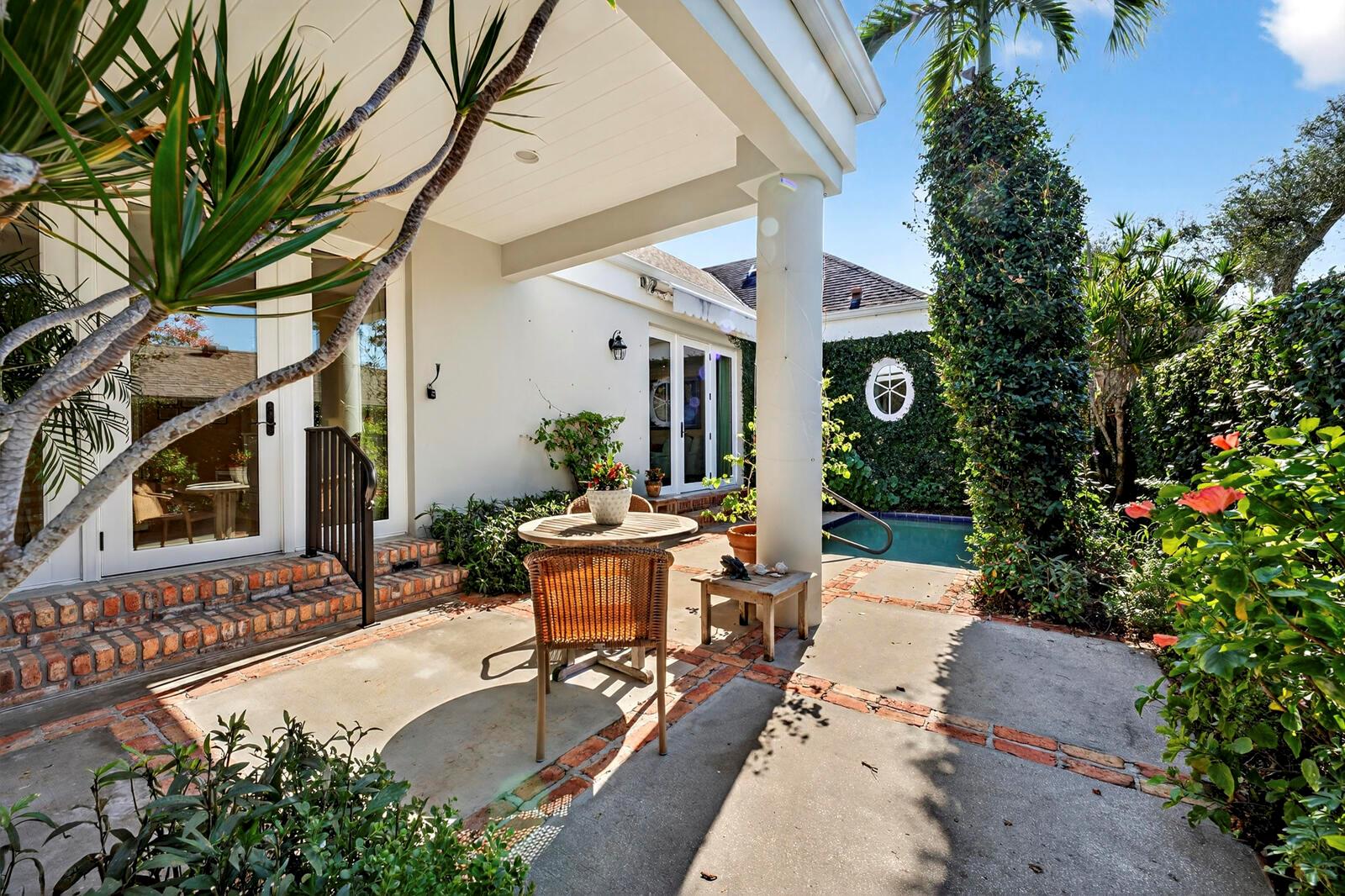 625 Riomar Dr Vero Beach, FL 32963