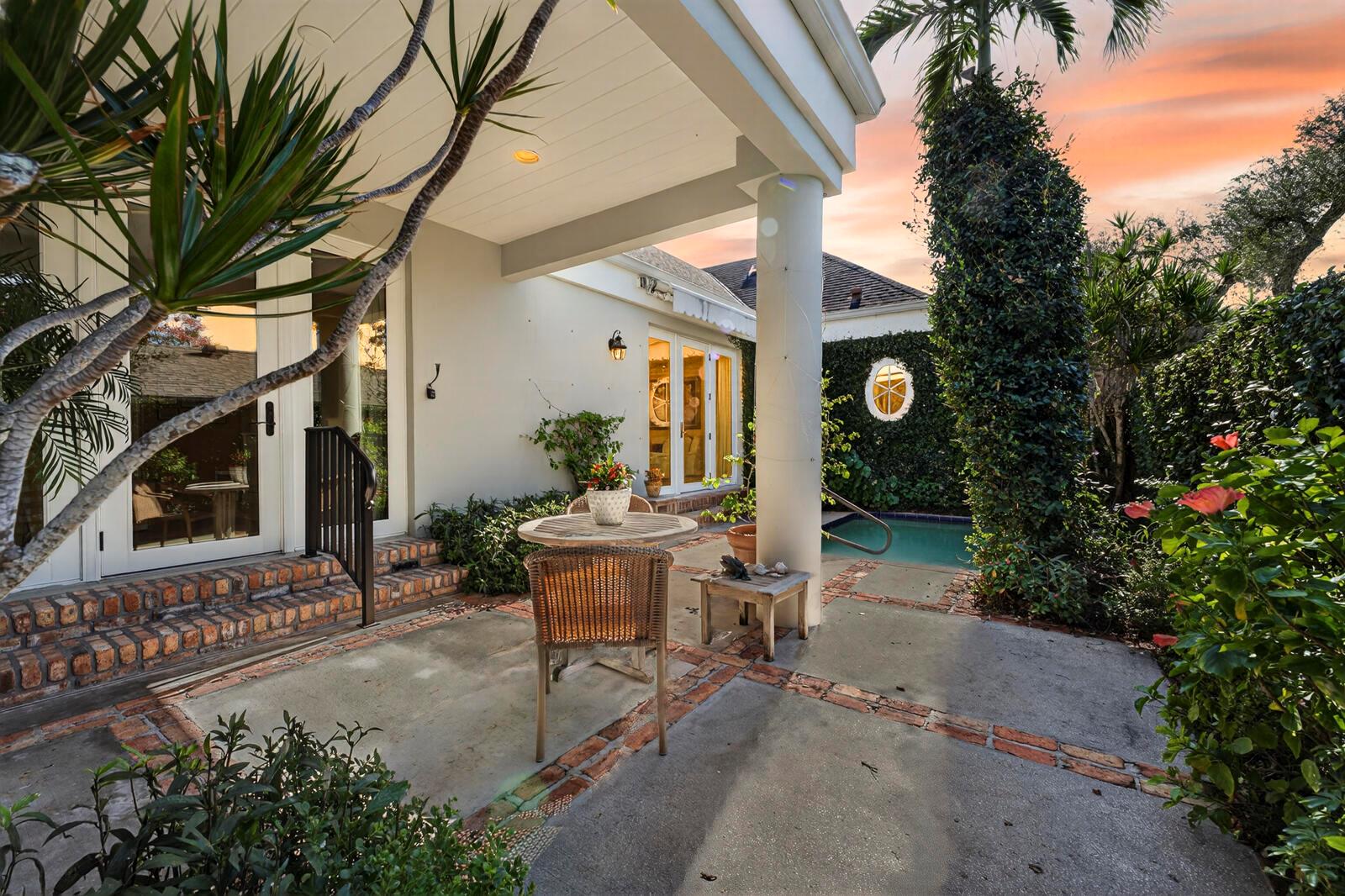 625 Riomar Dr Vero Beach, FL 32963