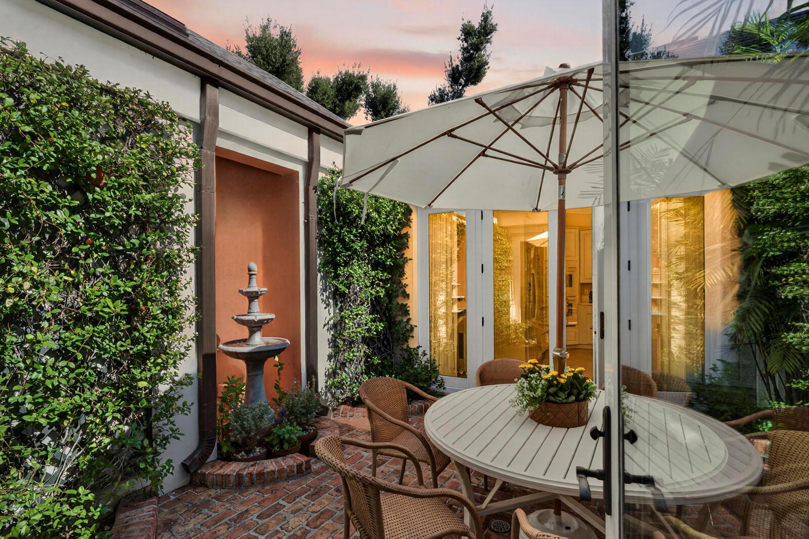 625 Riomar Dr Vero Beach, FL 32963