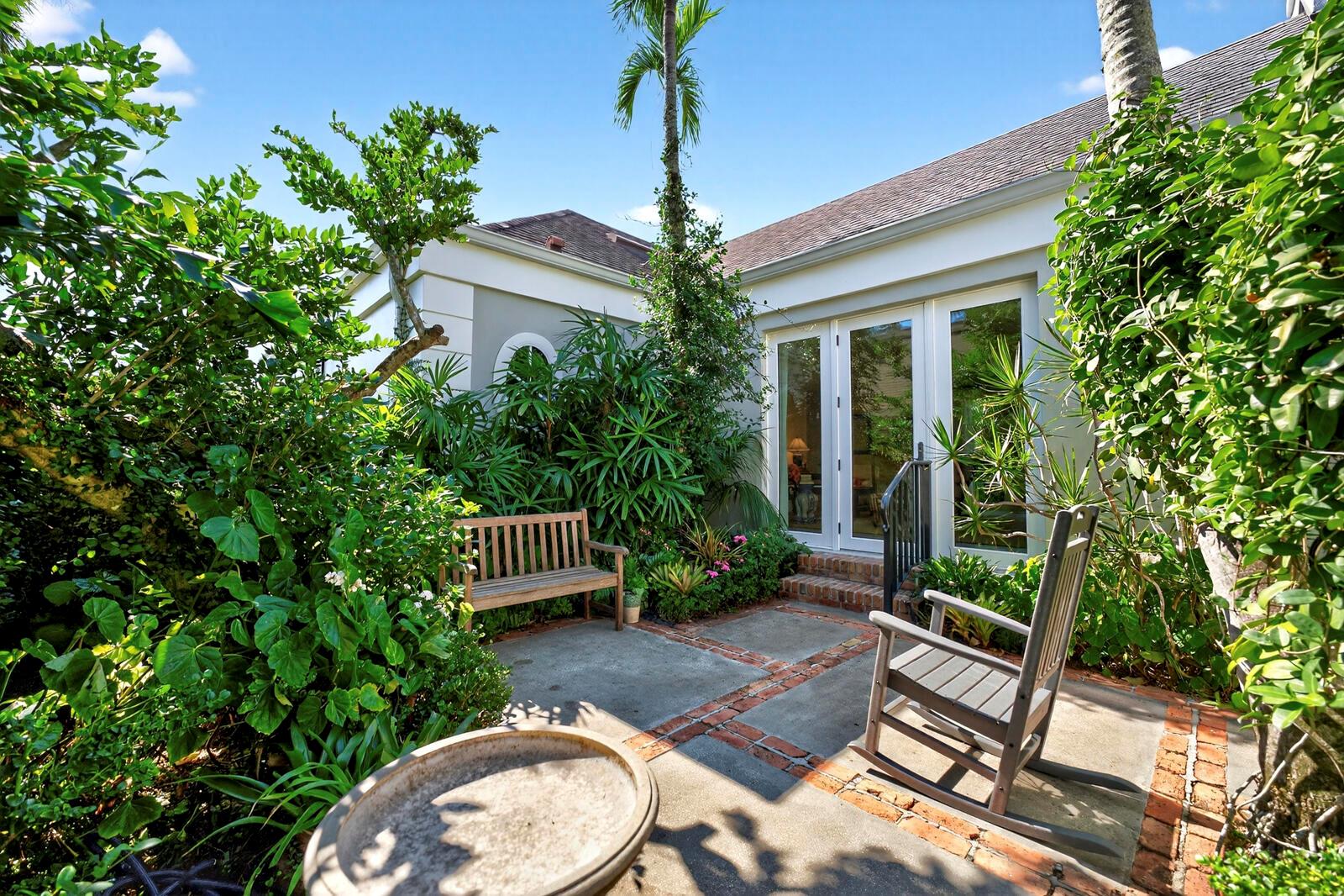 625 Riomar Dr Vero Beach, FL 32963