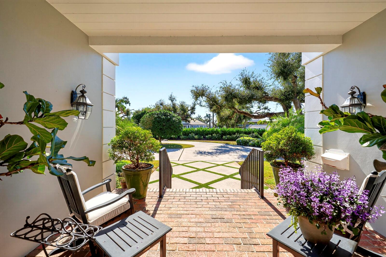 625 Riomar Dr Vero Beach, FL 32963