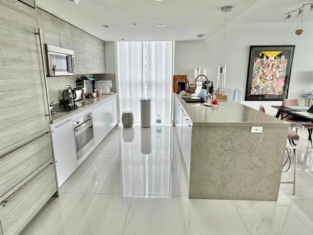 image 400 Sunny Isles16