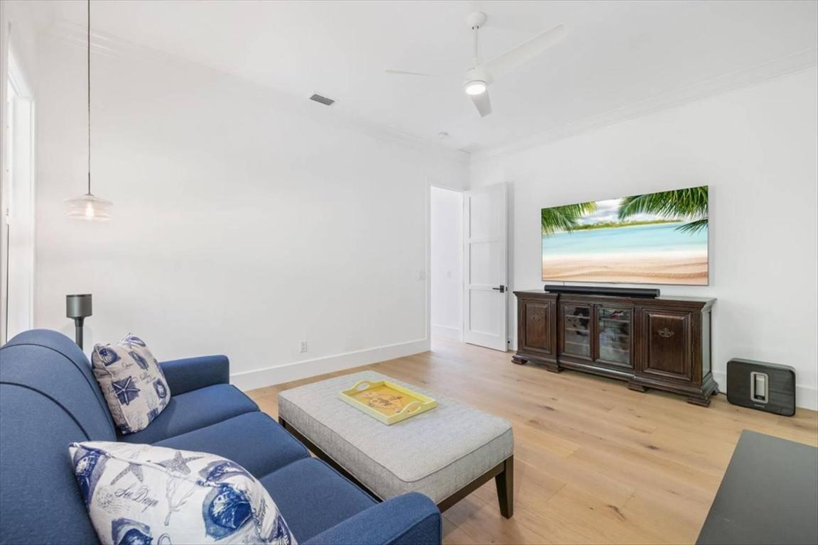 201 Shores Indian River Shores, FL 32963