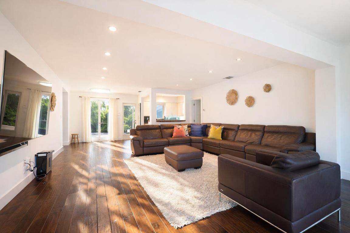 3018 NE 26th Fort Lauderdale, FL 33305