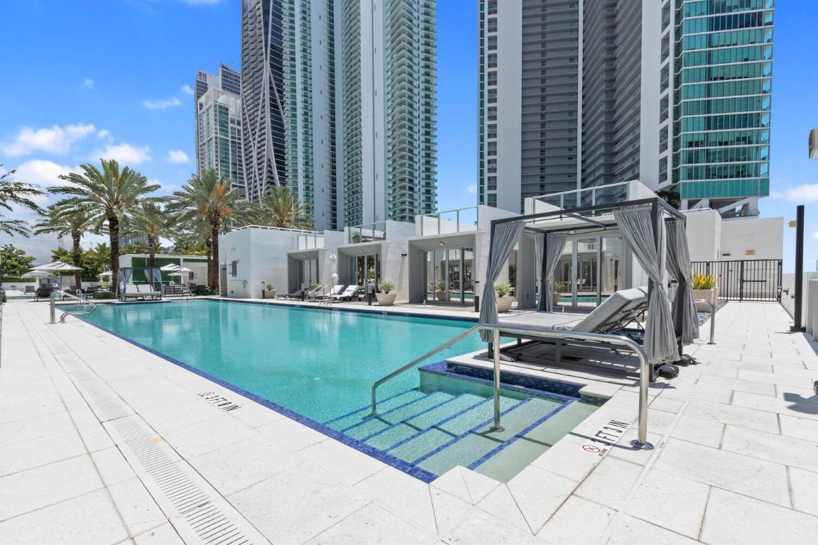851 NE 1st #306 Miami, FL 33132