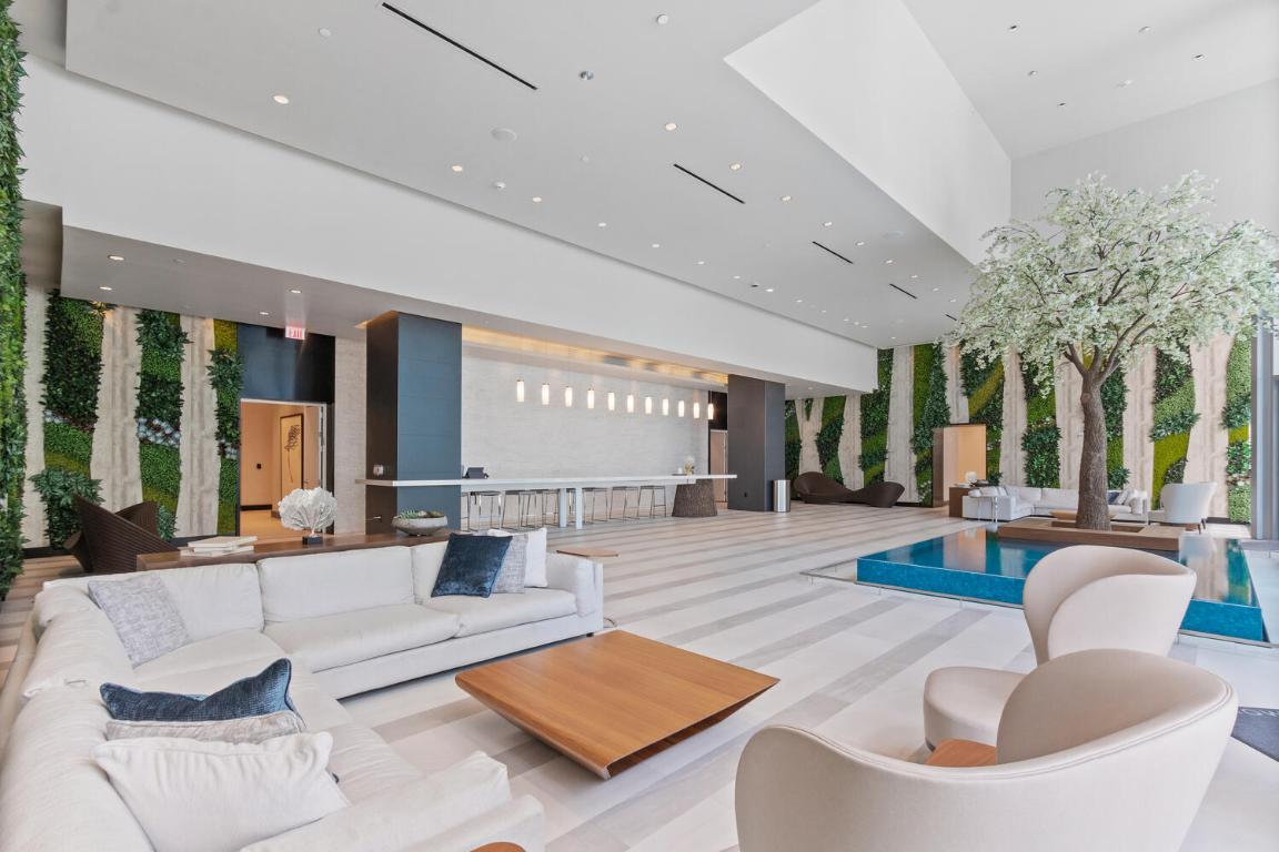 851 NE 1st #306 Miami, FL 33132