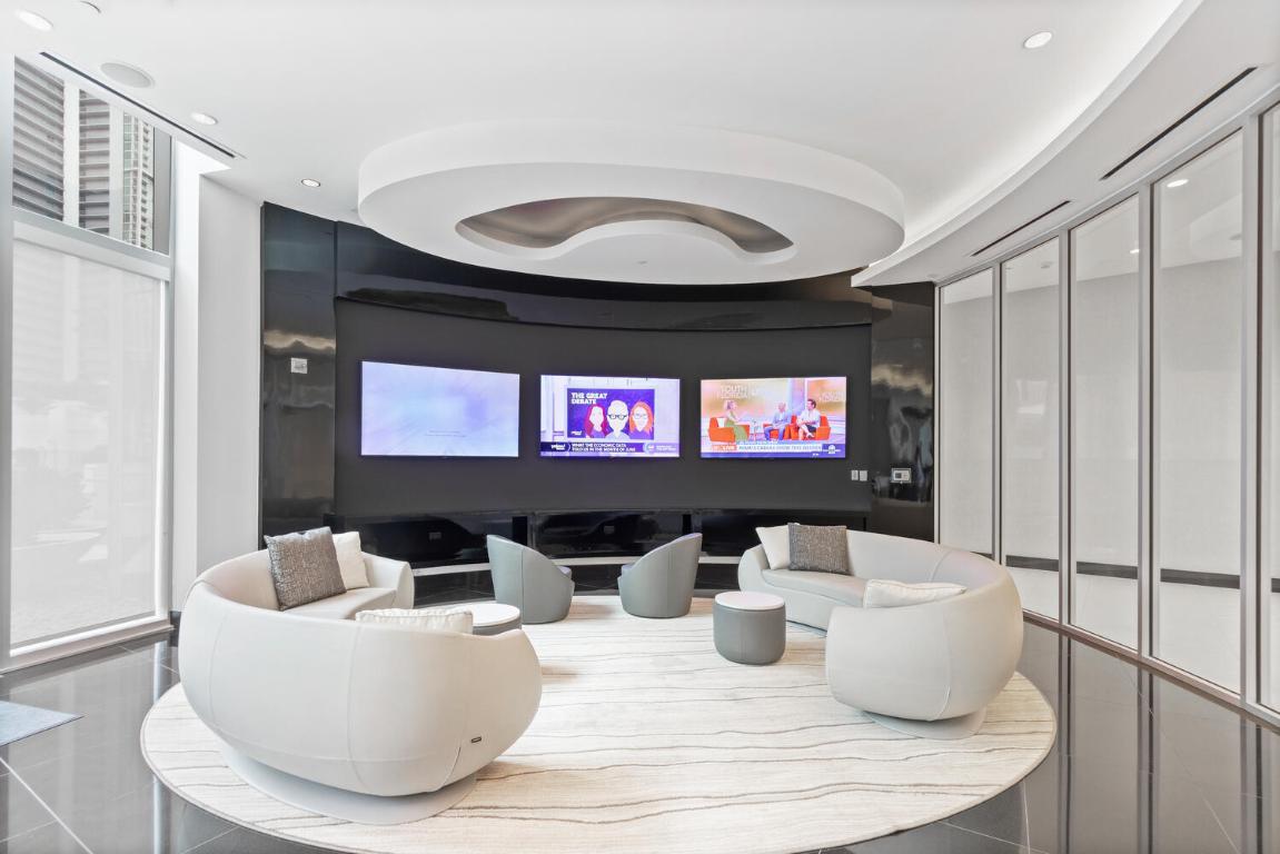 851 NE 1st #306 Miami, FL 33132