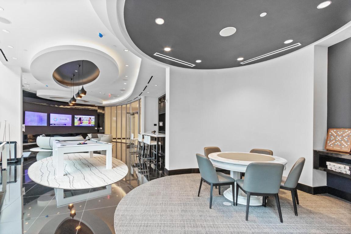 851 NE 1st #306 Miami, FL 33132