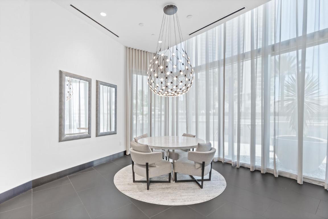 851 NE 1st #306 Miami, FL 33132