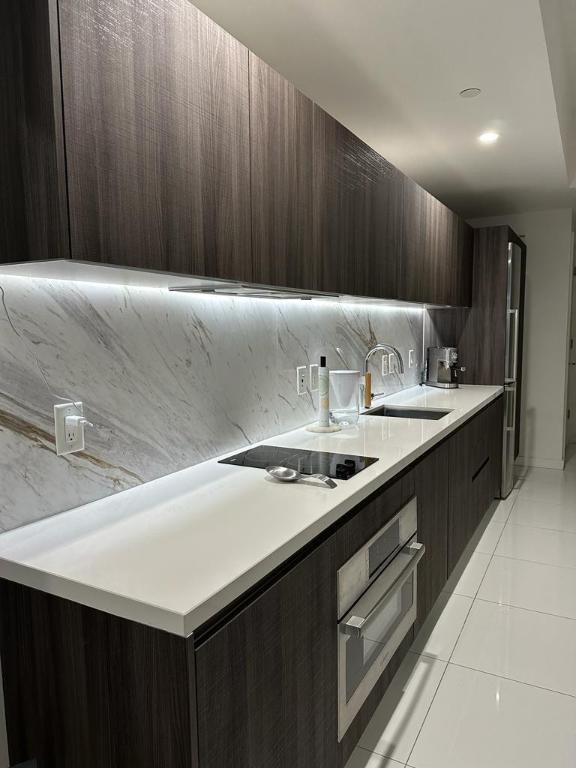 851 NE 1st #306 Miami, FL 33132