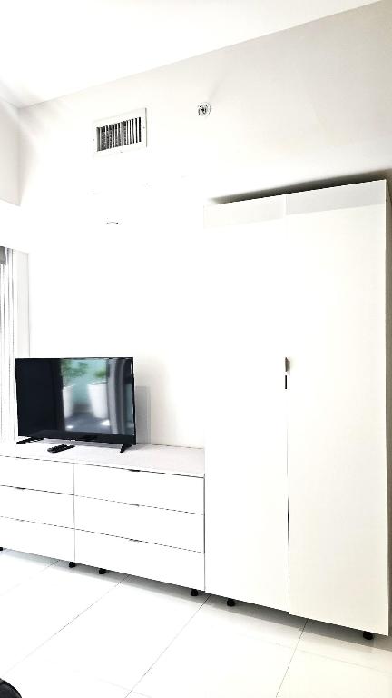 851 NE 1st #306 Miami, FL 33132